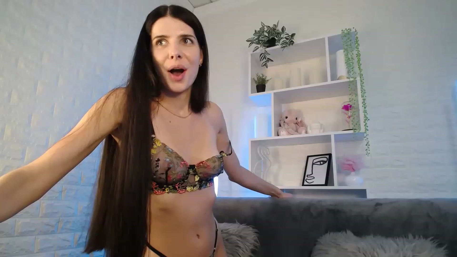 Gallery image thumbnail from SaraRich's myfreecams stream on, 08/07/2023, 09:49 image 11 of 20