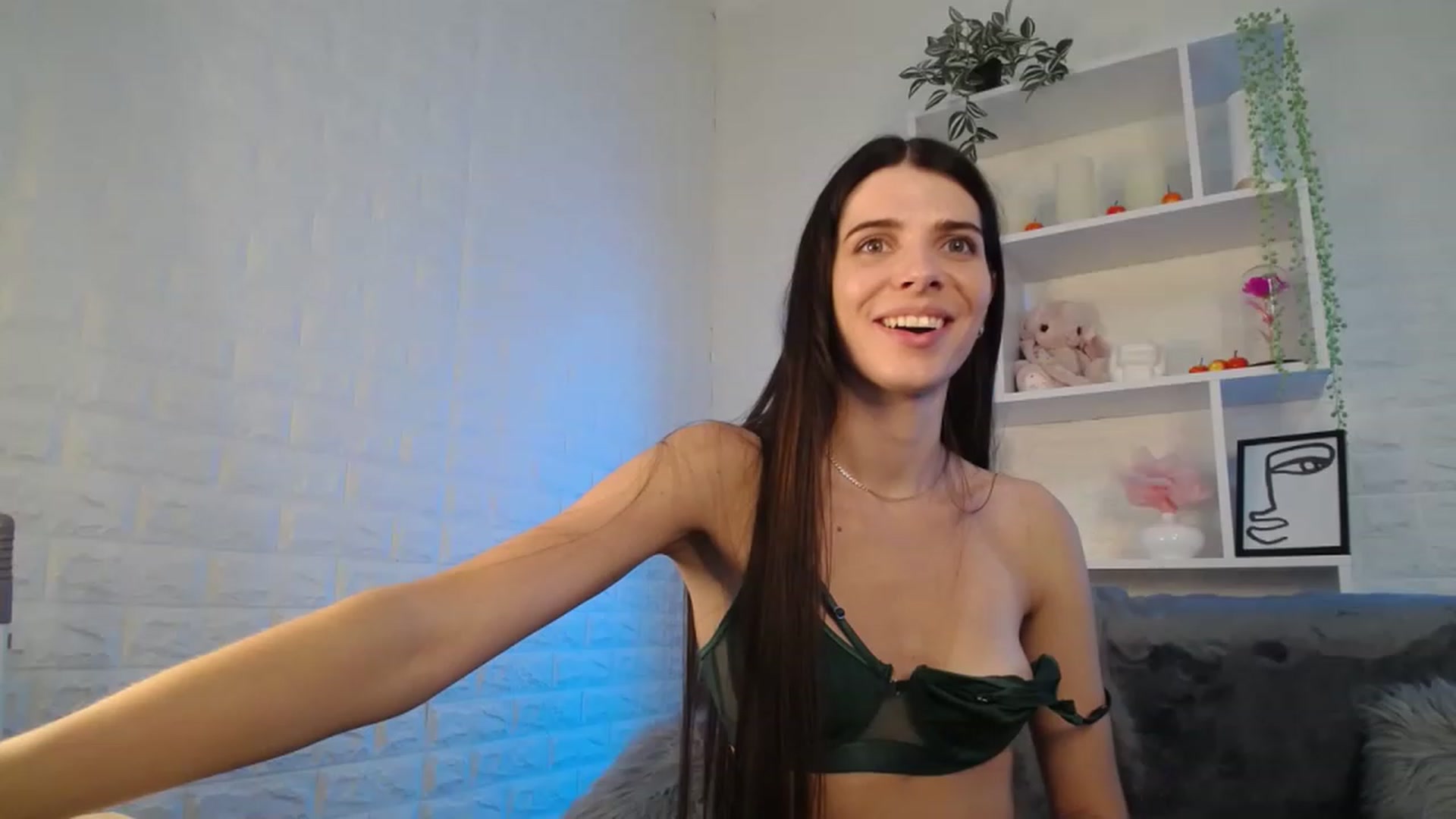 Gallery image thumbnail from SaraRich's myfreecams stream on, 08/27/2023, 11:32 image 7 of 20