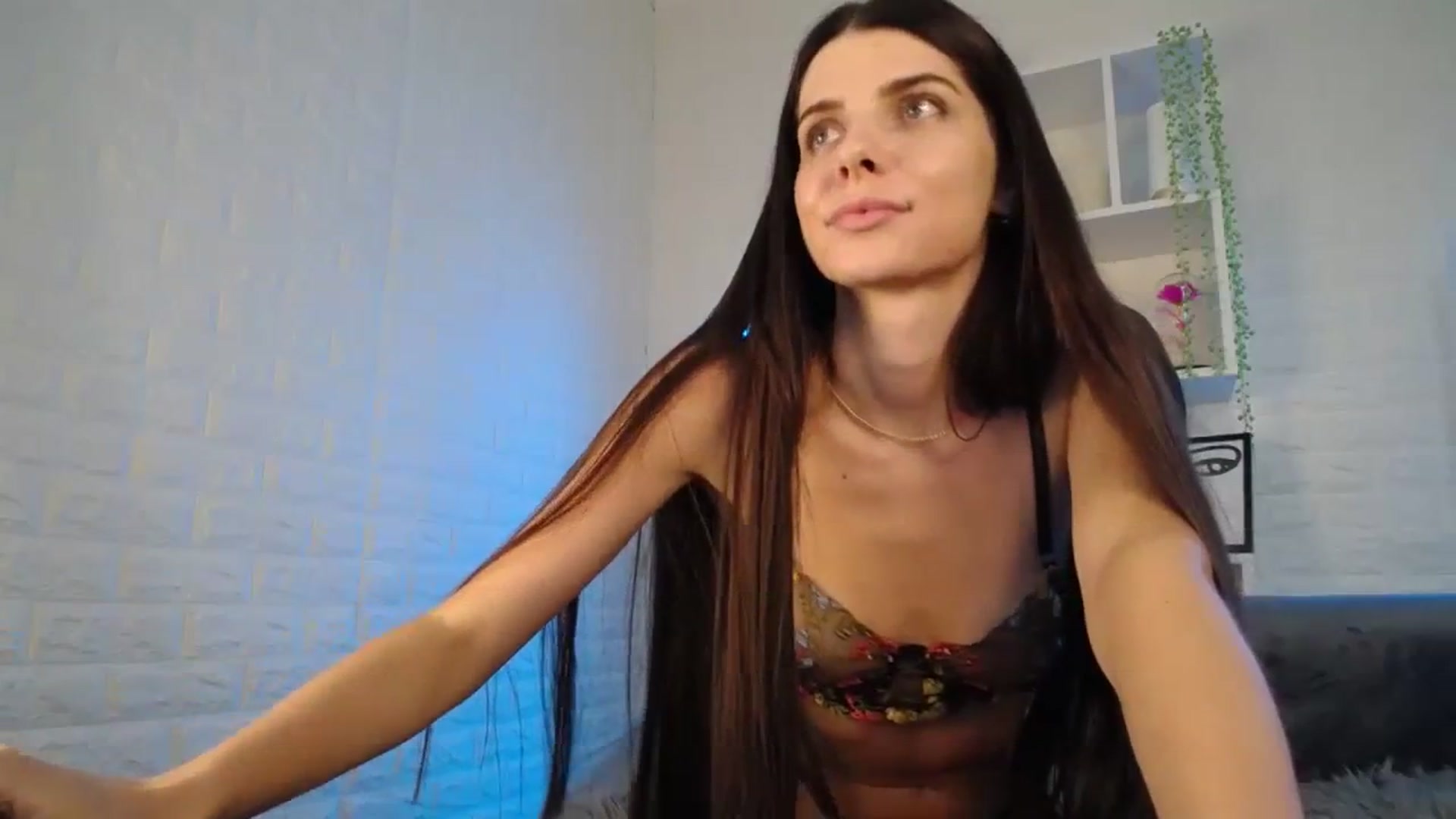 Gallery image thumbnail from SaraRich's myfreecams stream on, 09/01/2023, 12:32 image 17 of 20