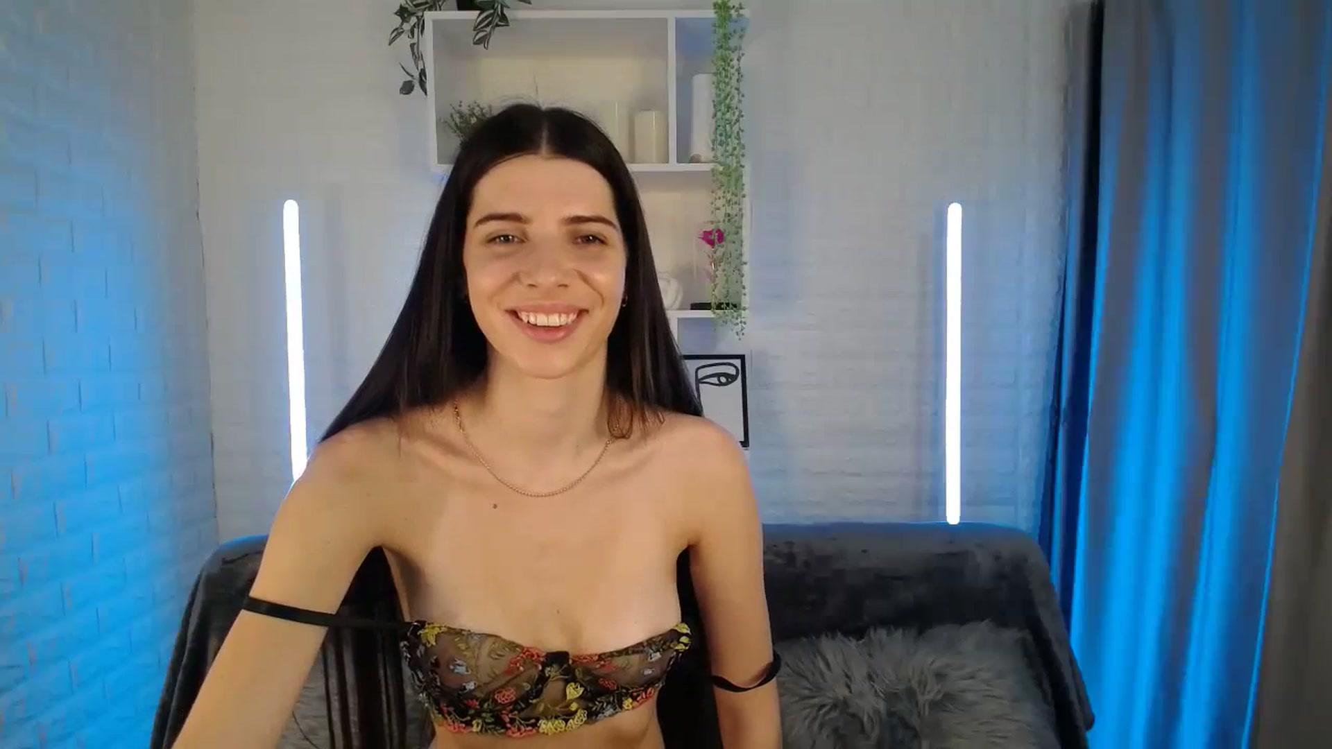 Gallery image thumbnail from SaraRich's myfreecams stream on, 10/06/2023, 08:29 image 6 of 20