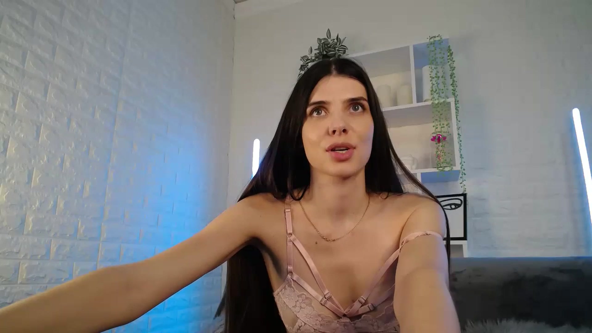Gallery image thumbnail from SaraRich's myfreecams stream on, 11/13/2023, 12:31 image 16 of 20