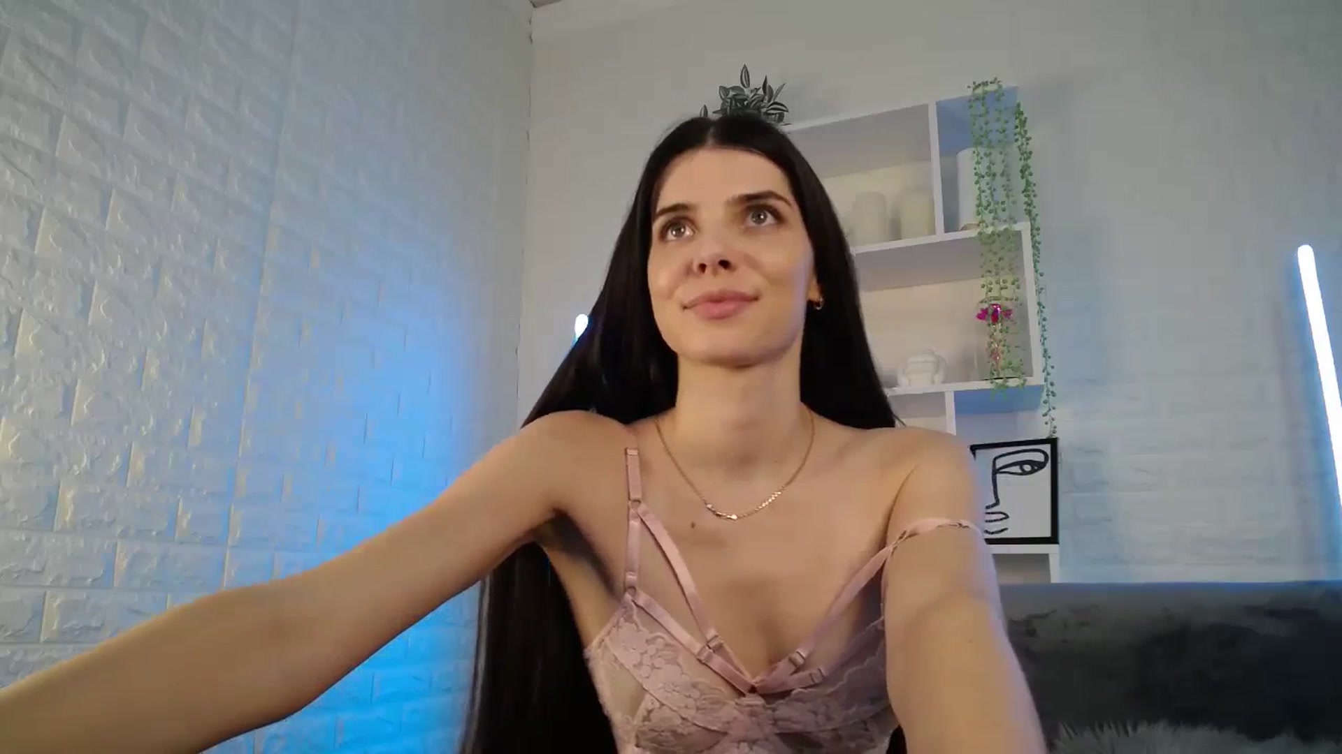 Gallery image thumbnail from SaraRich's myfreecams stream on, 11/13/2023, 12:31 image 14 of 20