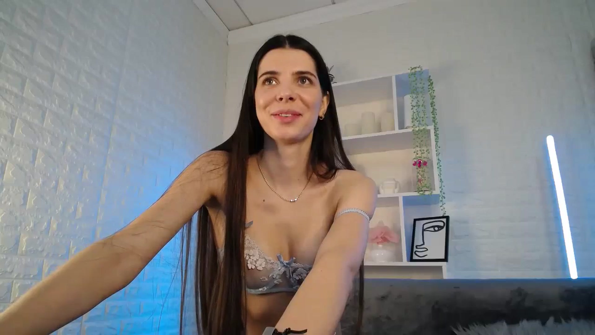 Gallery image thumbnail from SaraRich's myfreecams stream on, 11/18/2023, 09:44 image 2 of 20