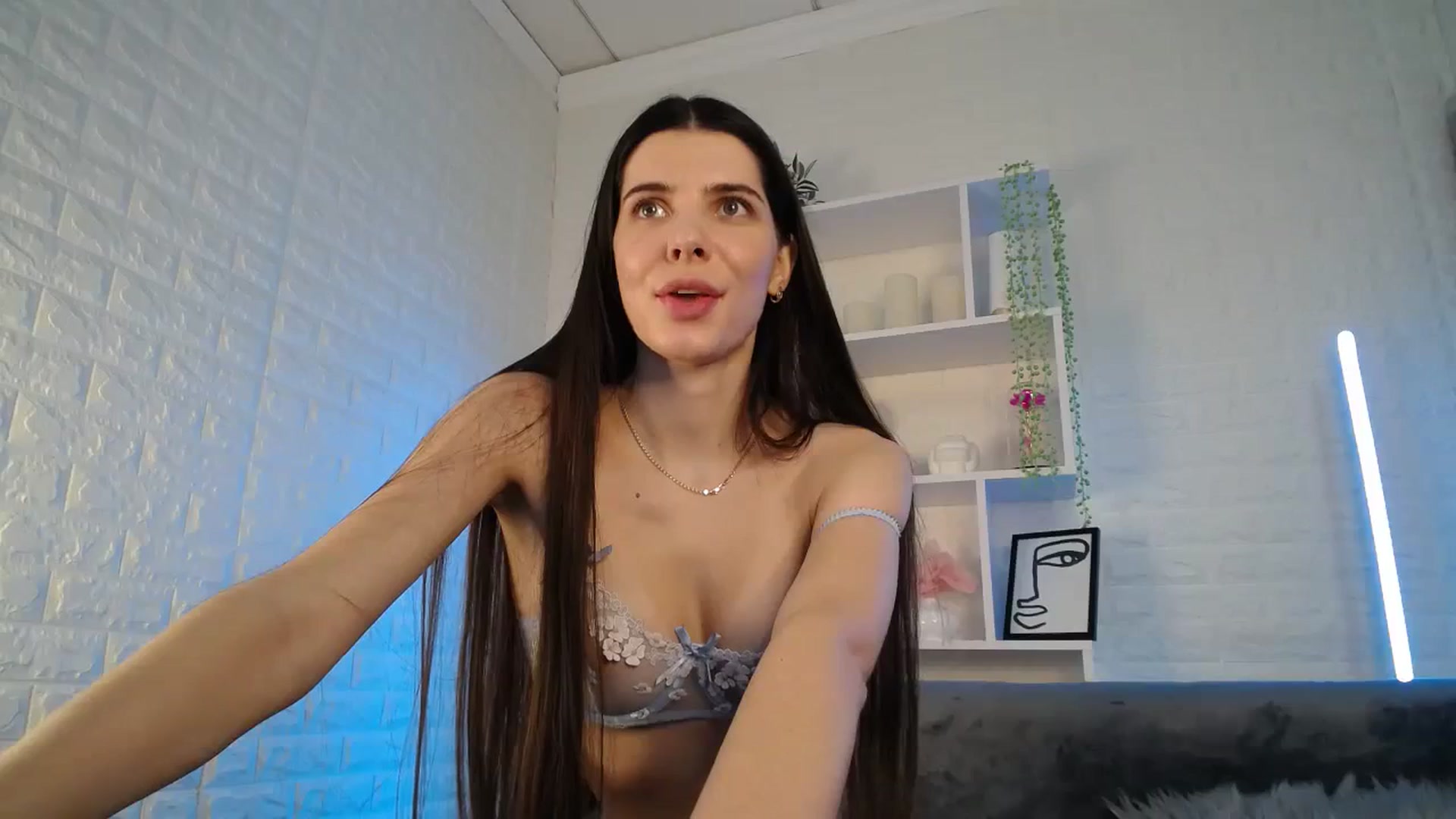 Gallery image thumbnail from SaraRich's myfreecams stream on, 11/18/2023, 09:44 image 3 of 20