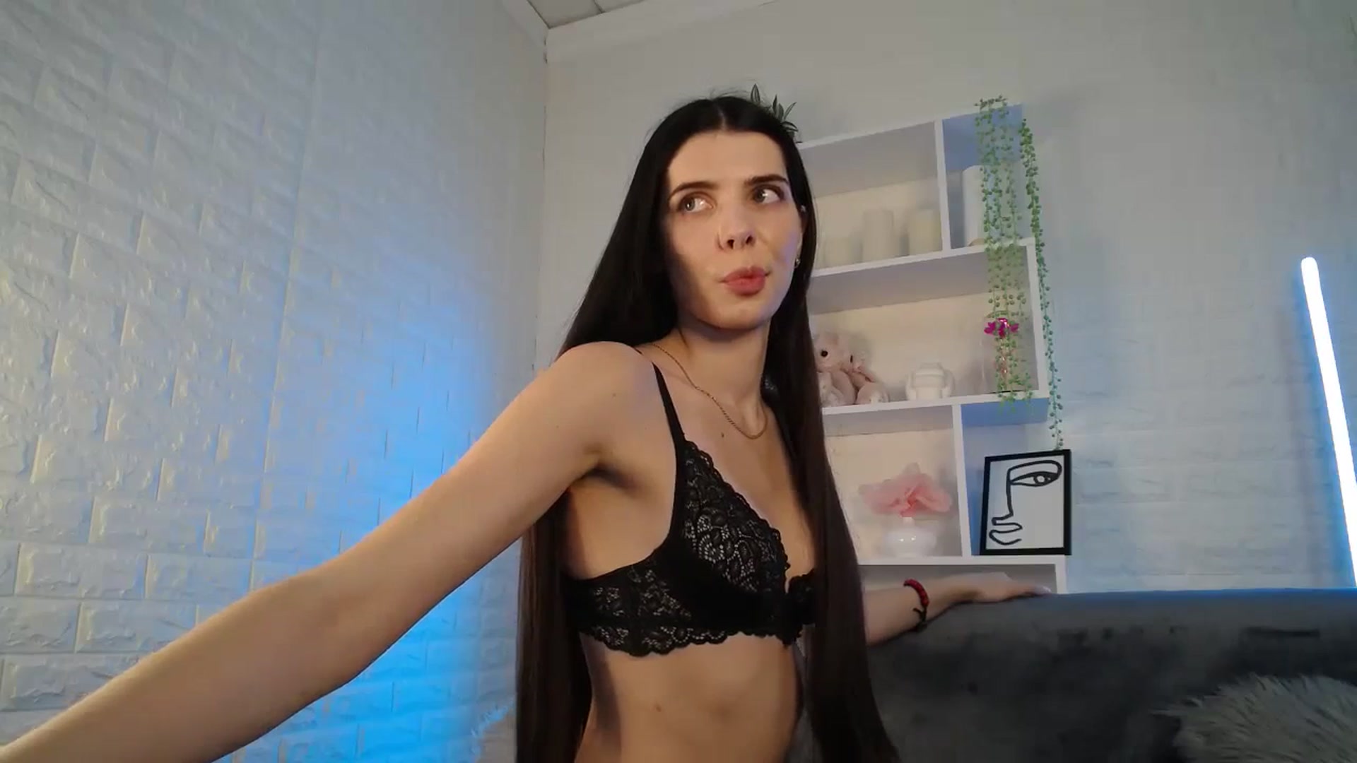 Gallery image thumbnail from SaraRich's myfreecams stream on, 12/04/2023, 09:57 image 4 of 20