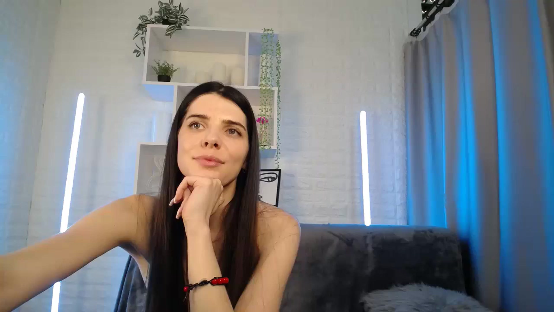 Gallery image thumbnail from SaraRich's myfreecams stream on, 12/09/2023, 13:49 image 3 of 20