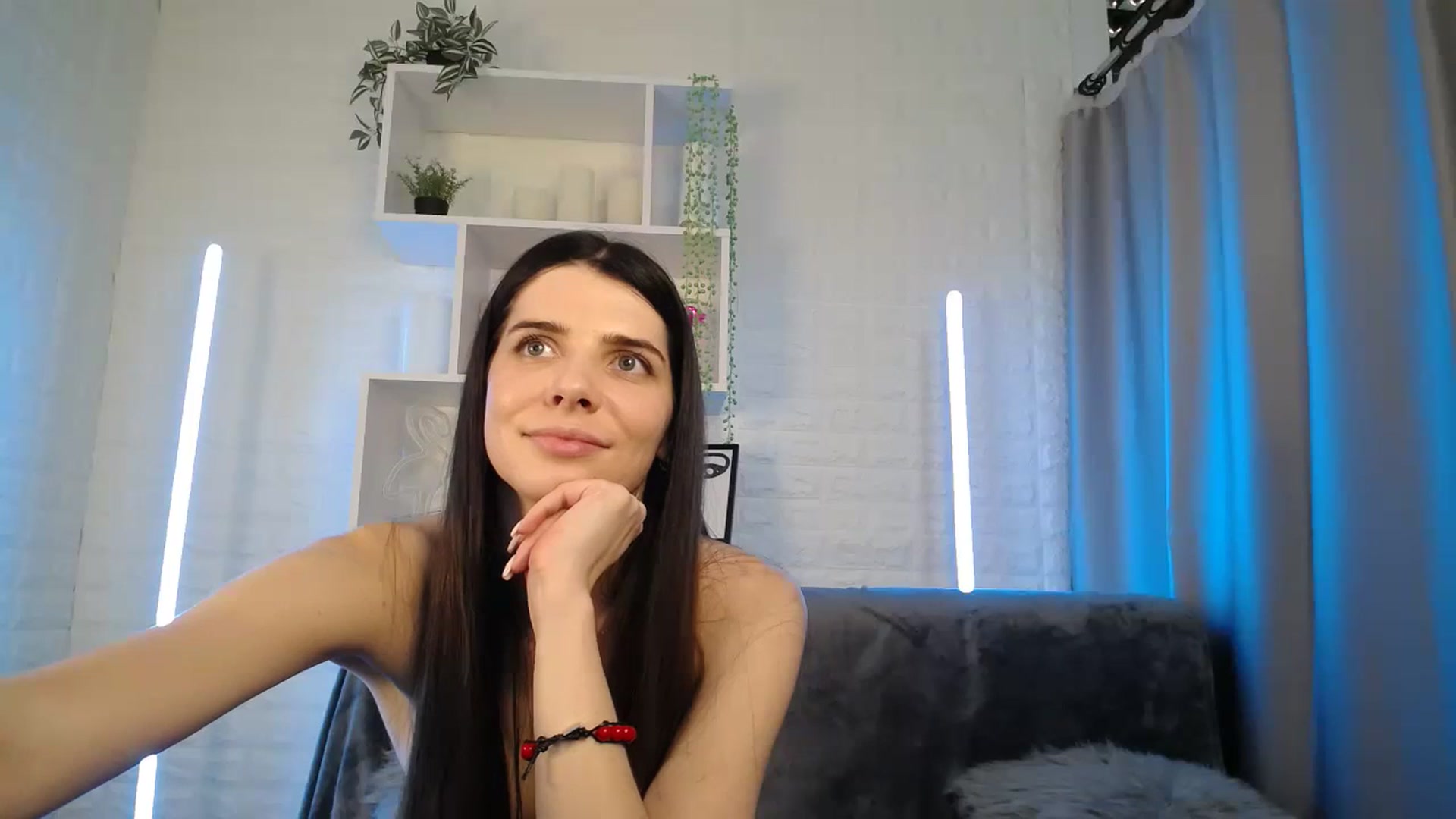 Gallery image thumbnail from SaraRich's myfreecams stream on, 12/09/2023, 13:49 image 2 of 20