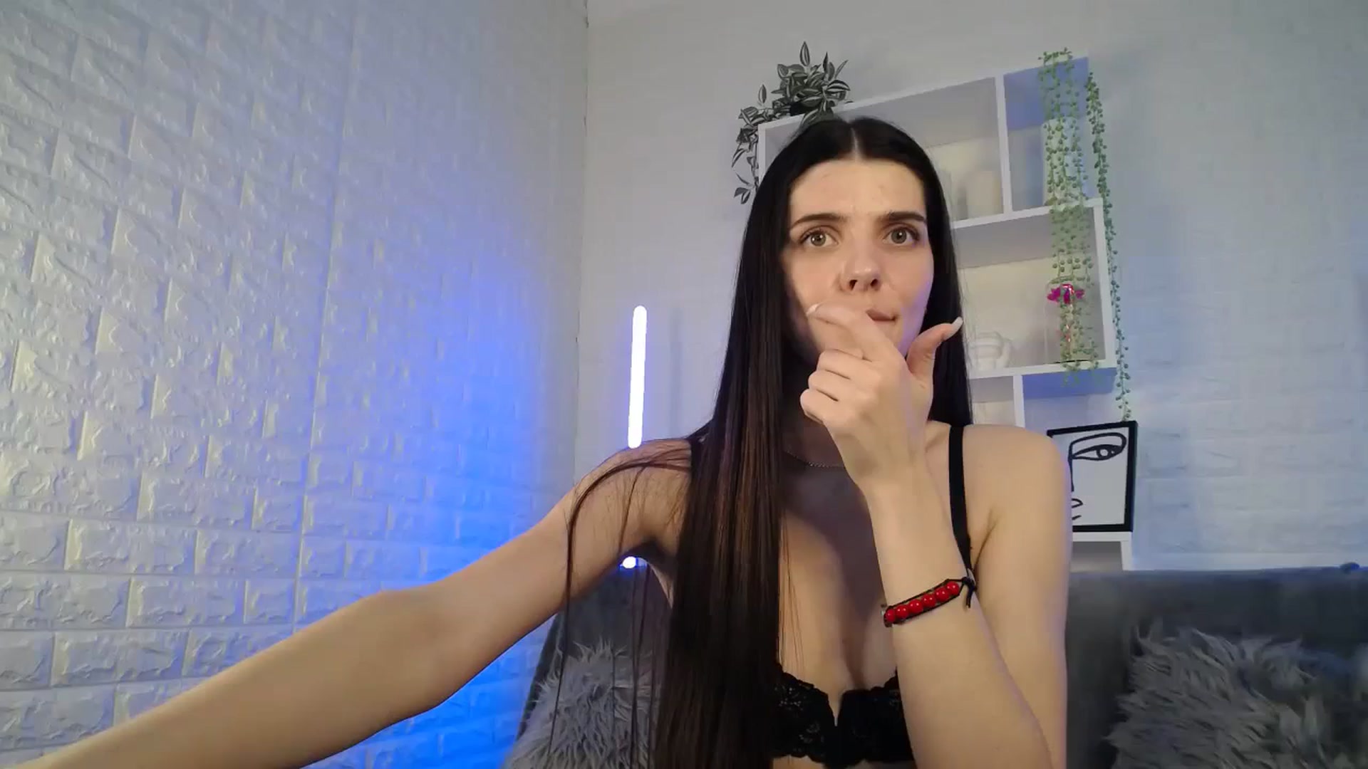Gallery image thumbnail from SaraRich's myfreecams stream on, 12/16/2023, 13:47 image 1 of 20