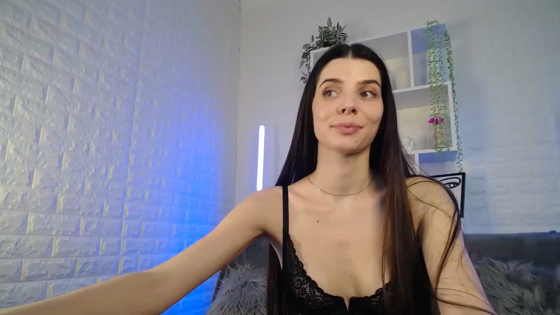 Gallery image thumbnail from SaraRich's myfreecams stream on, 12/16/2023, 13:47 image 5 of 20