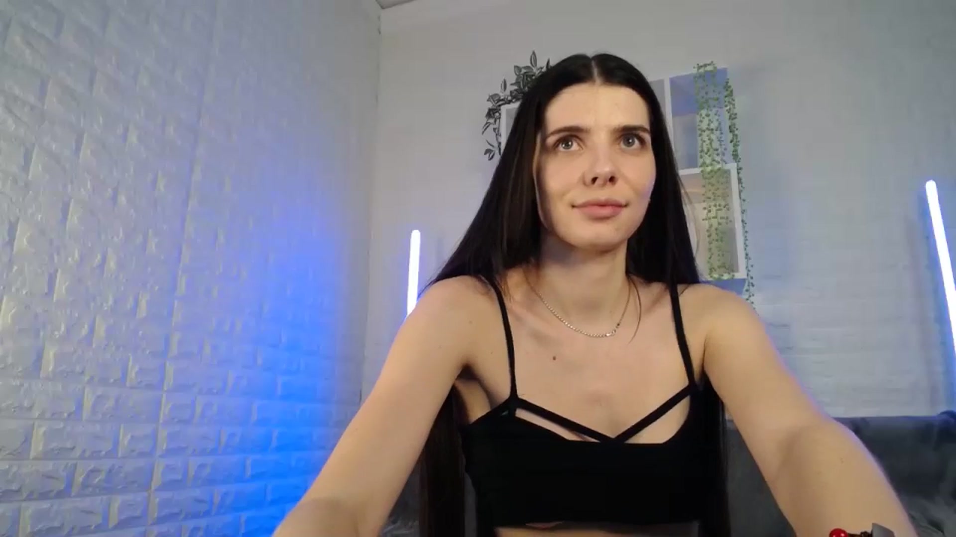 Gallery image thumbnail from SaraRich's myfreecams stream on, 12/18/2023, 12:33 image 3 of 20