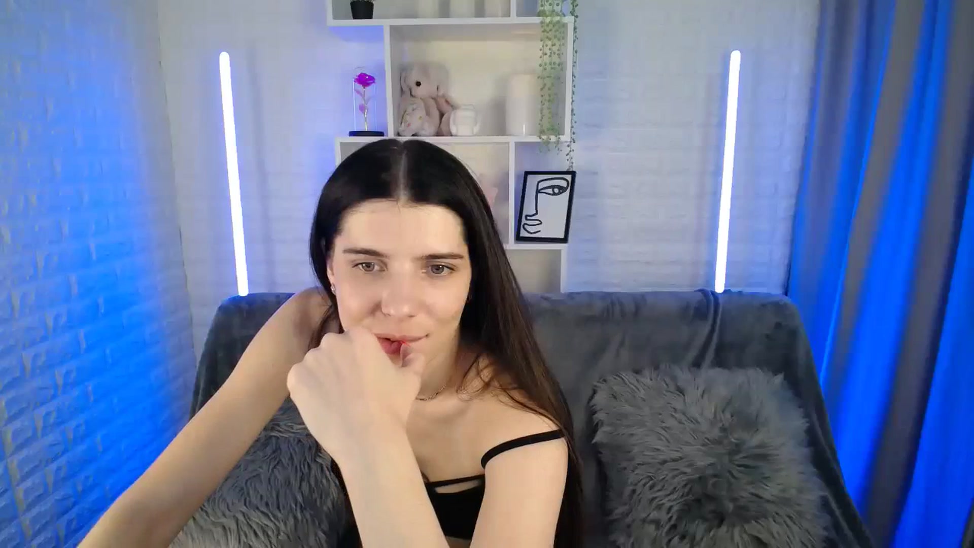 Gallery image thumbnail from SaraRich's myfreecams stream on, 12/18/2023, 12:33 image 17 of 20