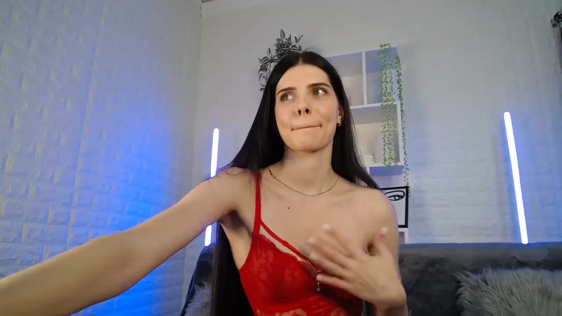 Gallery image thumbnail from SaraRich's myfreecams stream on, 01/23/2024, 11:20 image 14 of 20
