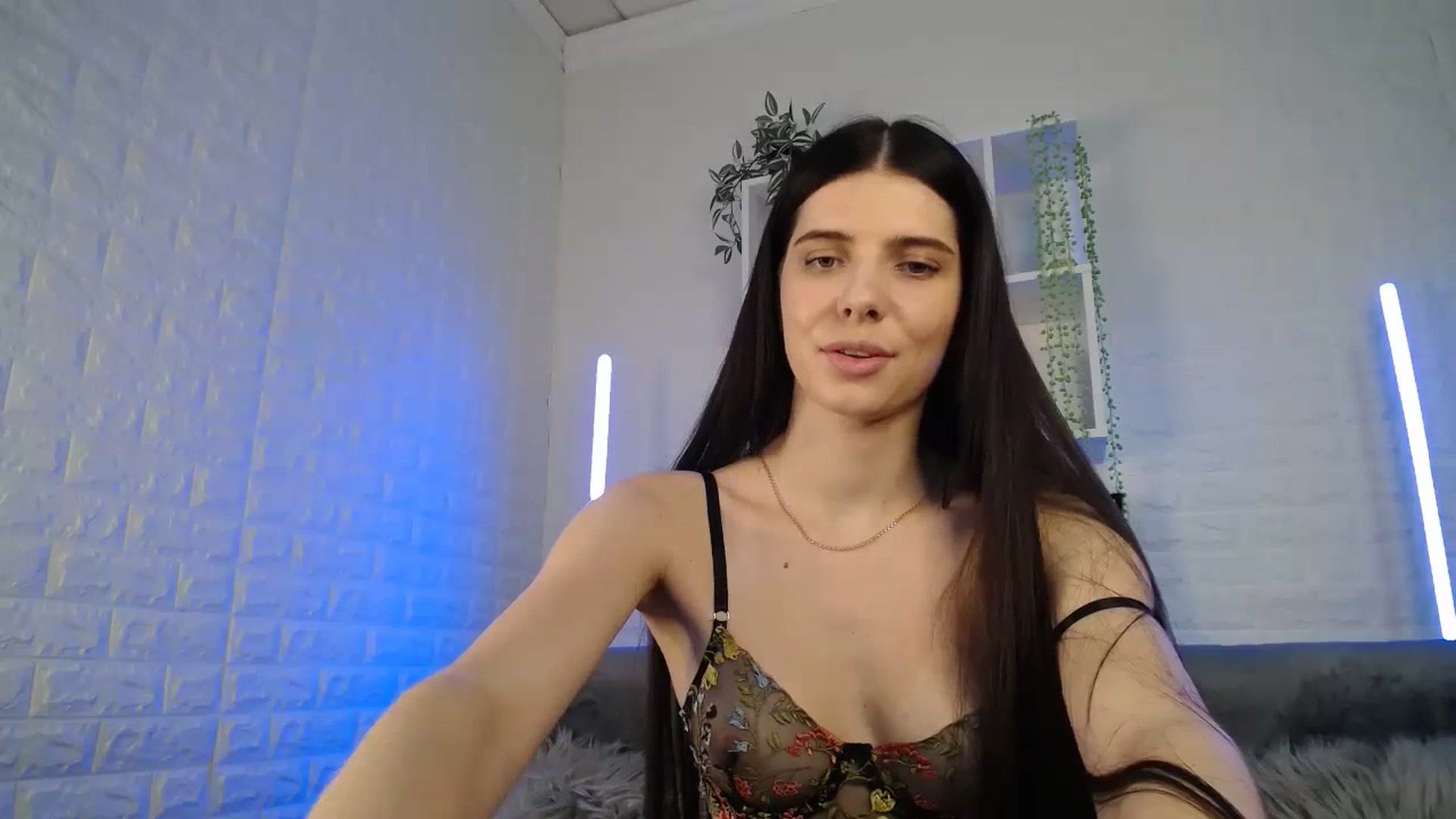 Gallery image thumbnail from SaraRich's myfreecams stream on, 01/24/2024, 13:44 image 8 of 20