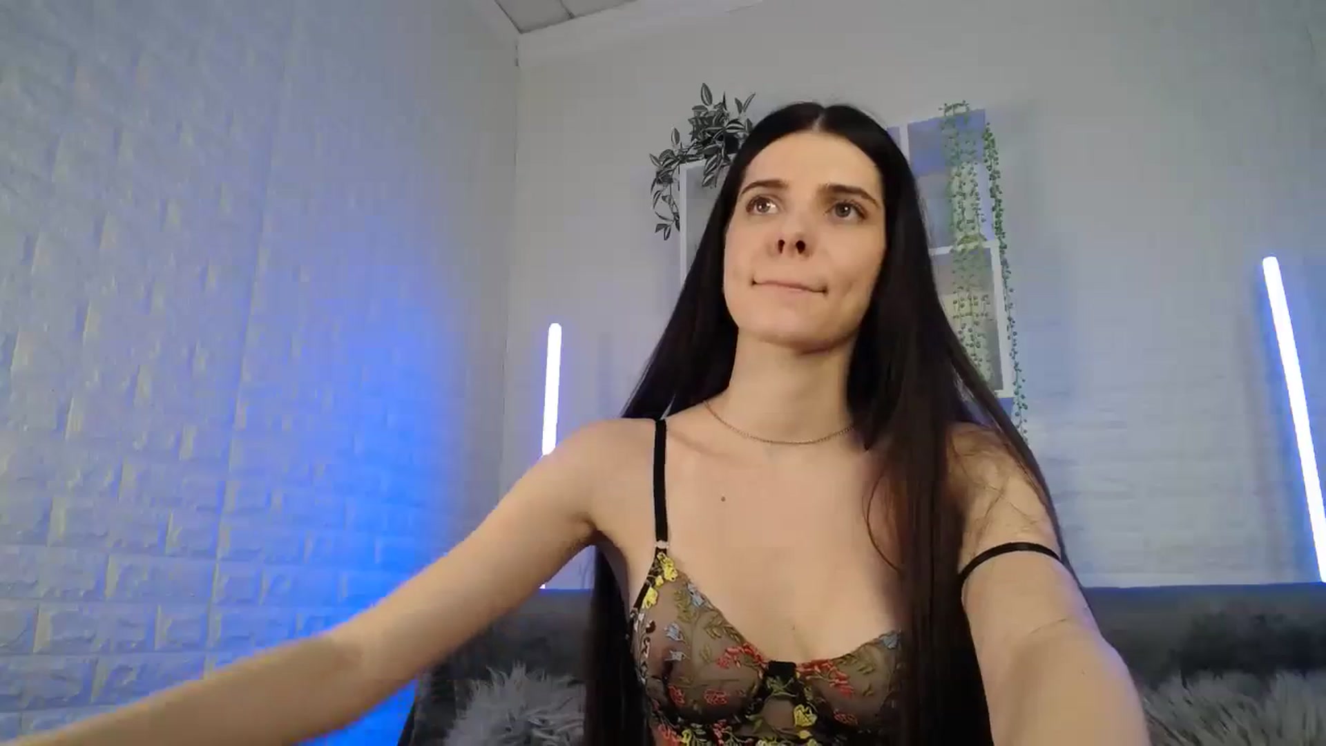 Gallery image thumbnail from SaraRich's myfreecams stream on, 01/24/2024, 13:44 image 7 of 20