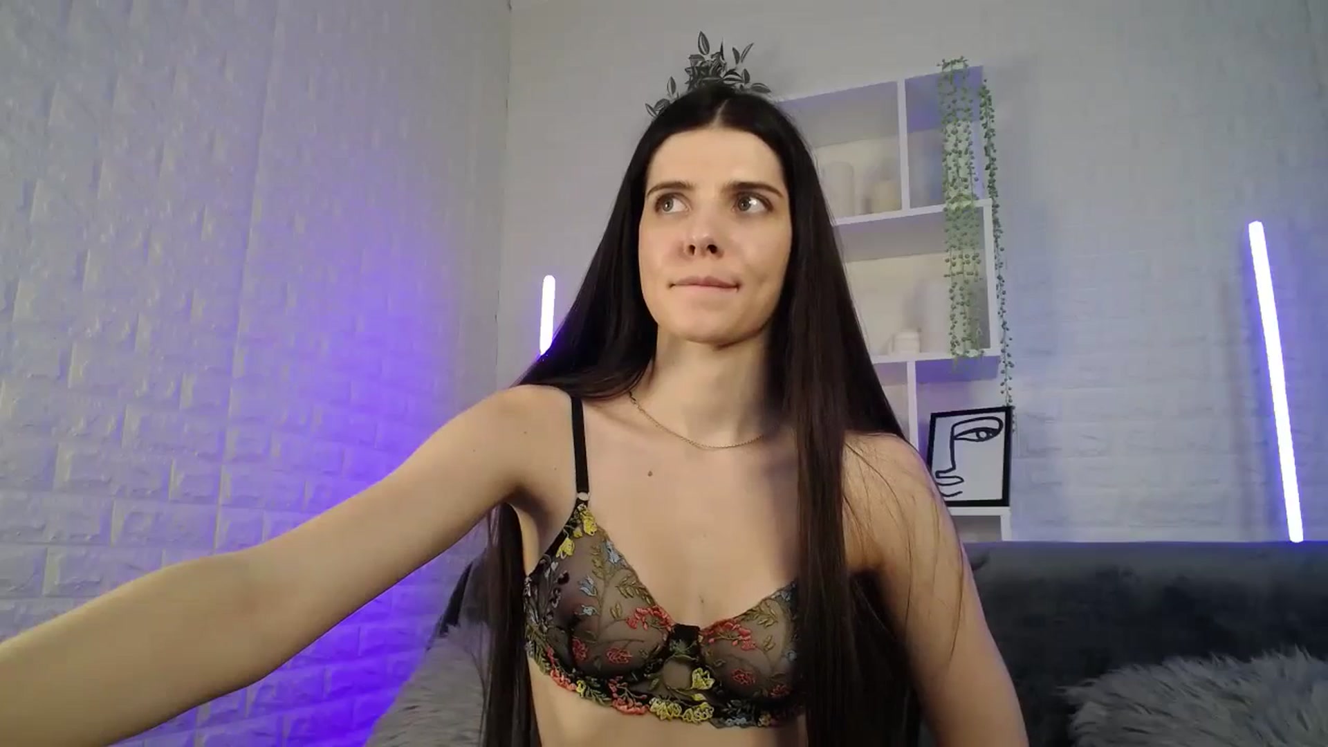 Gallery image thumbnail from SaraRich's myfreecams stream on, 02/03/2024, 11:43 image 10 of 20