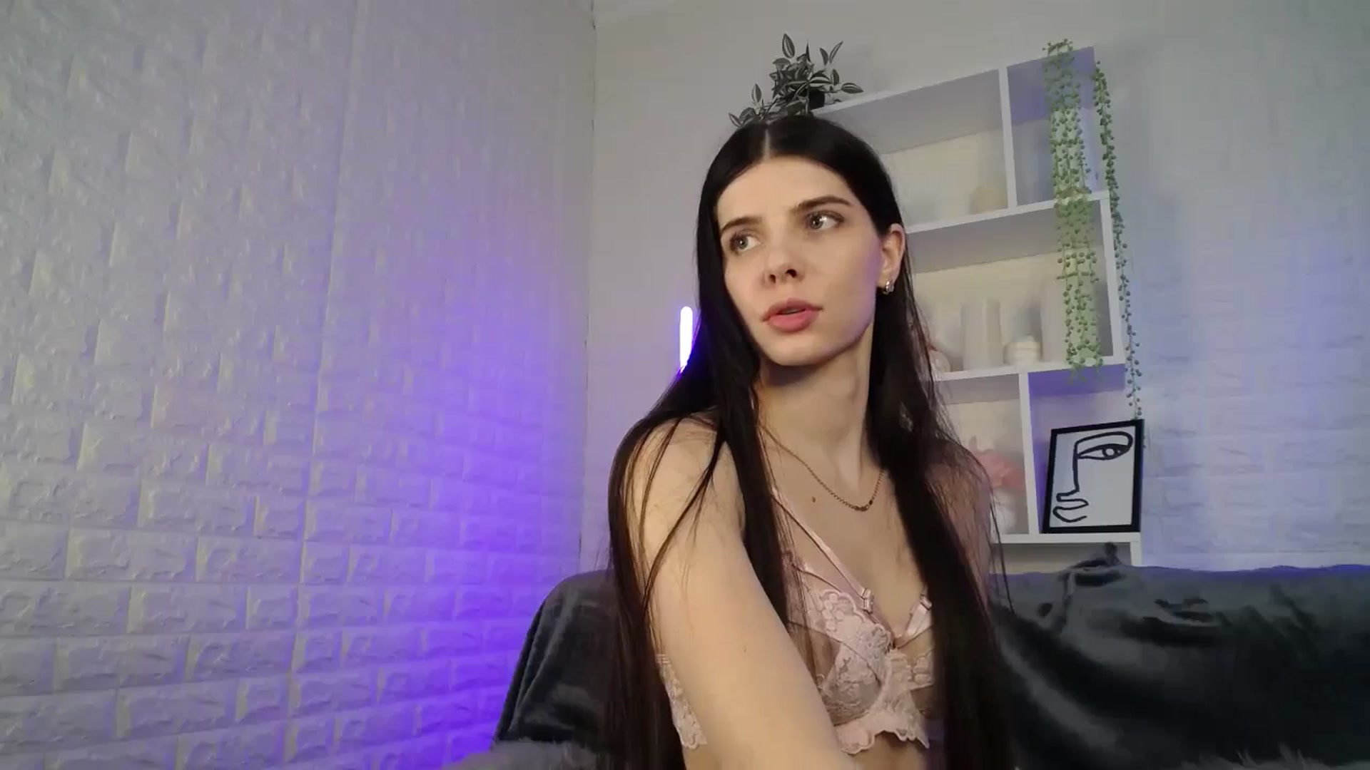 Gallery image thumbnail from SaraRich's myfreecams stream on, 03/05/2024, 12:44 image 8 of 20