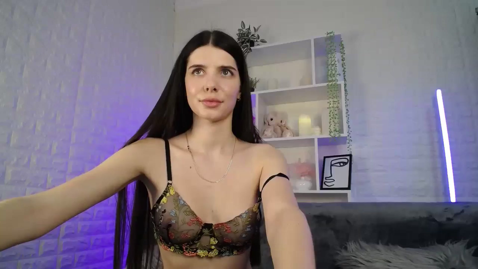 Gallery image thumbnail from SaraRich's myfreecams stream on, 03/11/2024, 11:59 image 12 of 20