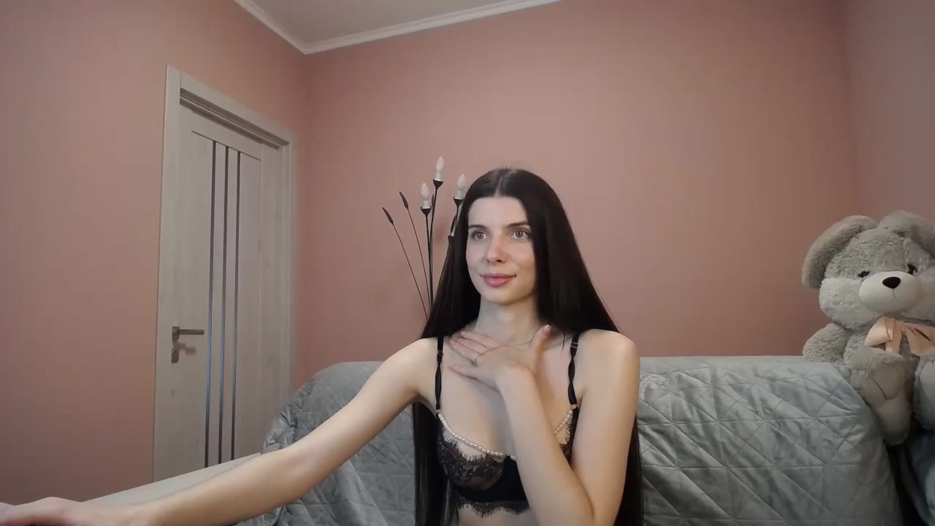Gallery image thumbnail from SaraRich's myfreecams stream on, 04/26/2024, 08:37 image 8 of 20
