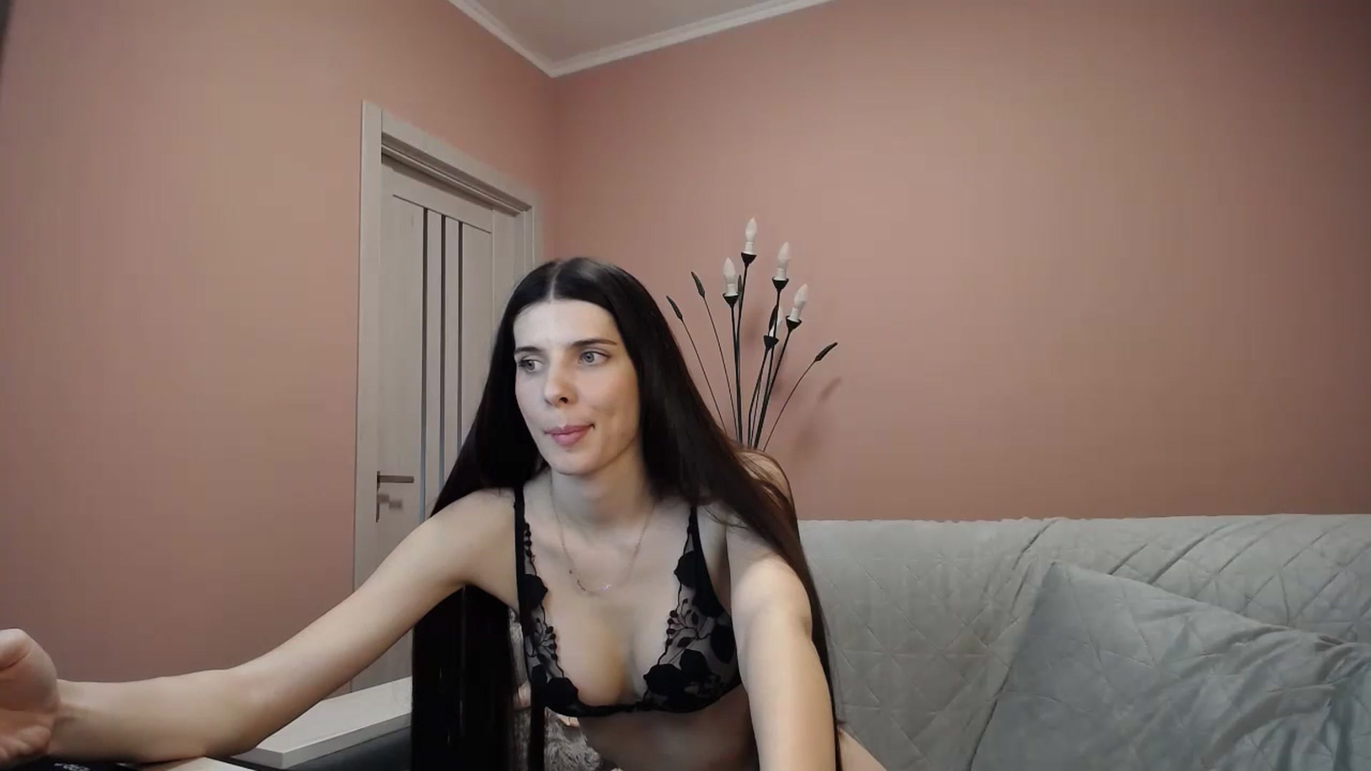 Gallery image thumbnail from SaraRich's myfreecams stream on, 04/28/2024, 11:32 image 17 of 20