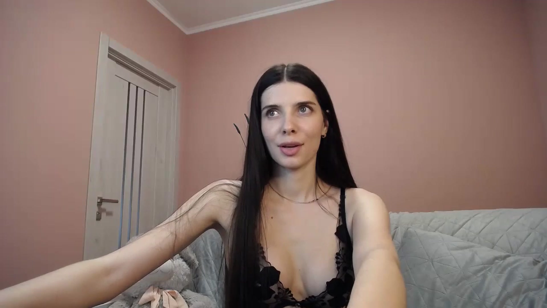 Gallery image thumbnail from SaraRich's myfreecams stream on, 04/28/2024, 12:54 image 2 of 20