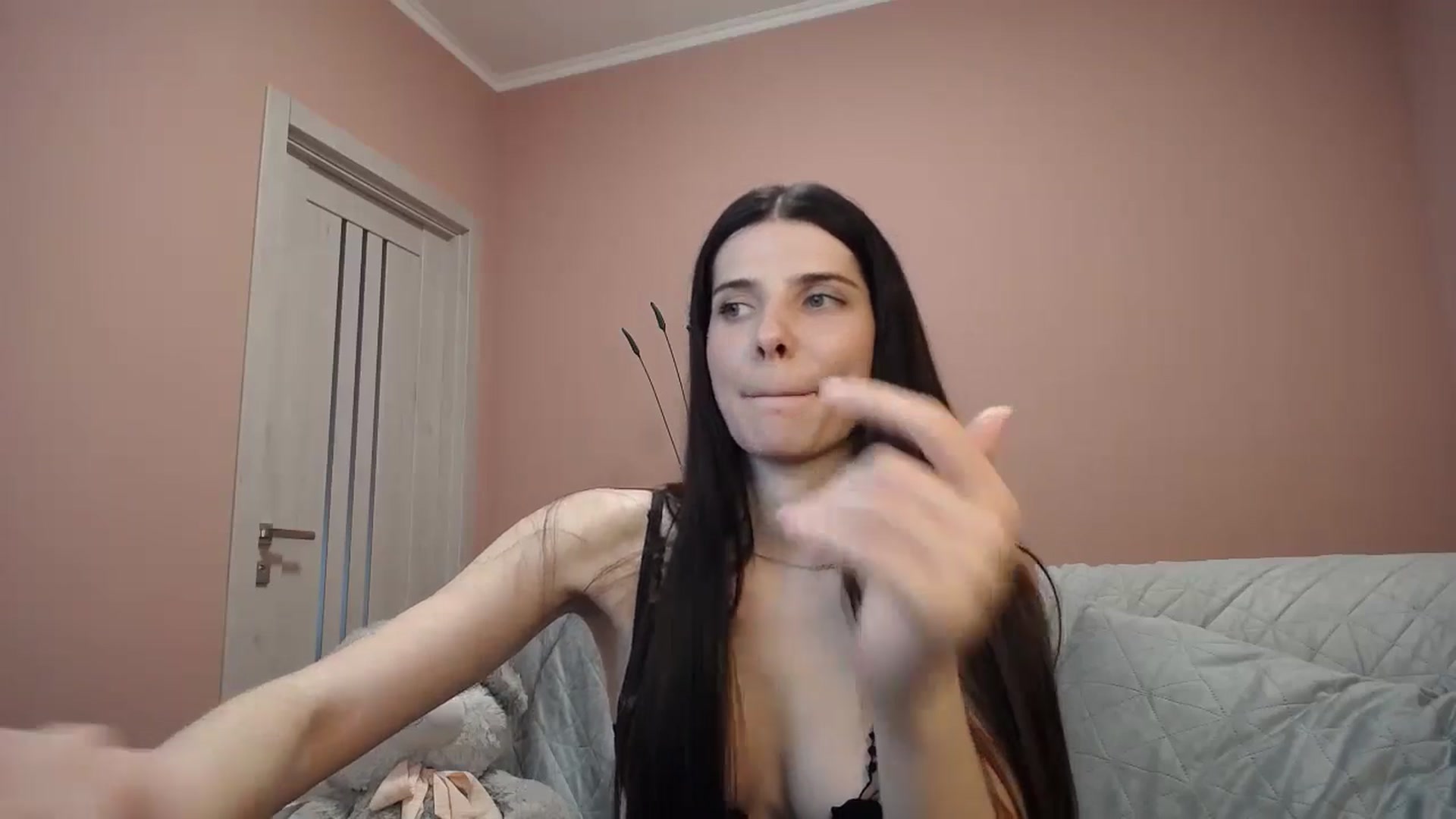 Gallery image thumbnail from SaraRich's myfreecams stream on, 04/28/2024, 12:54 image 6 of 20