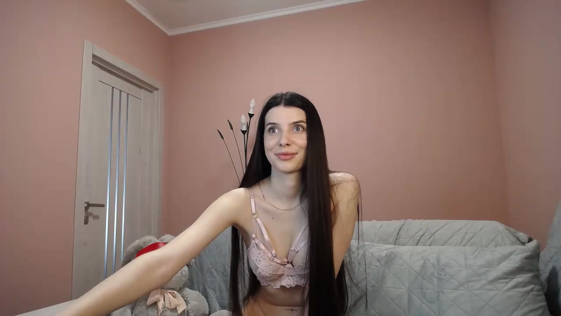 Gallery image thumbnail from SaraRich's myfreecams stream on, 05/08/2024, 08:50 image 4 of 20