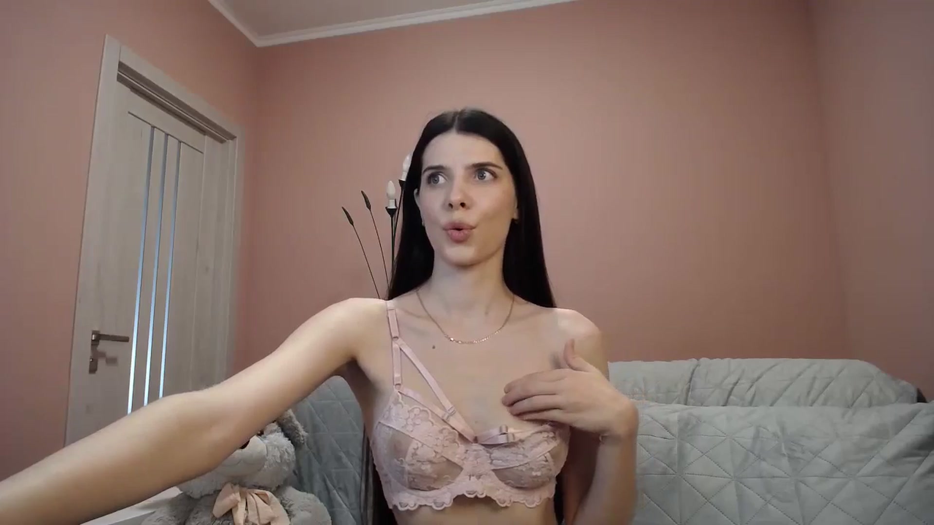 Gallery image thumbnail from SaraRich's myfreecams stream on, 05/08/2024, 09:53 image 4 of 20