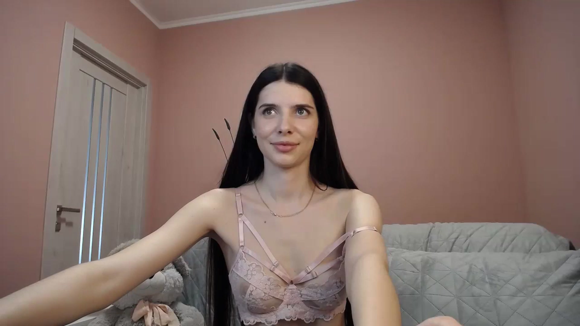 Gallery image thumbnail from SaraRich's myfreecams stream on, 05/08/2024, 09:53 image 11 of 20