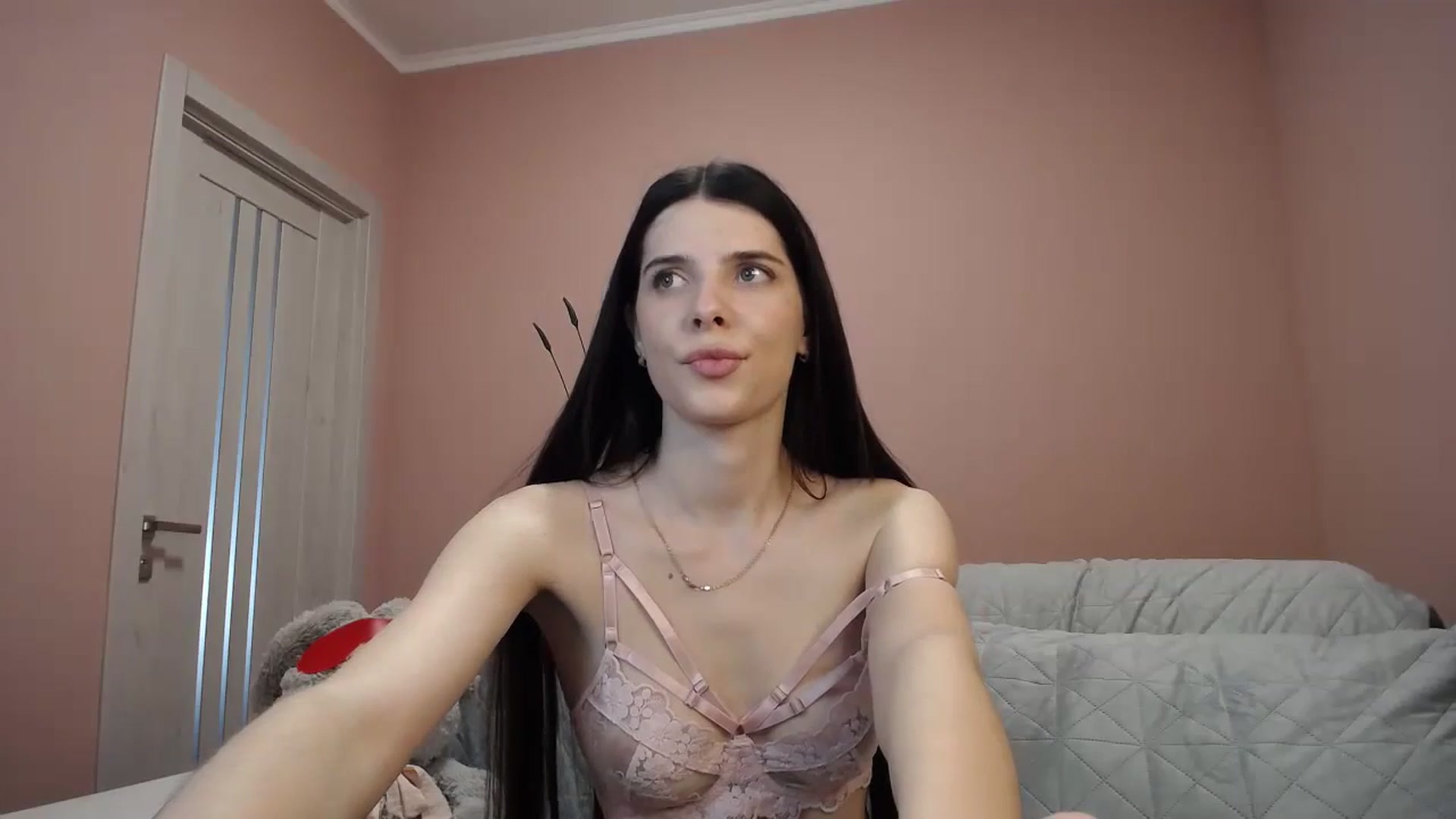 Gallery image thumbnail from SaraRich's myfreecams stream on, 05/08/2024, 09:53 image 18 of 20