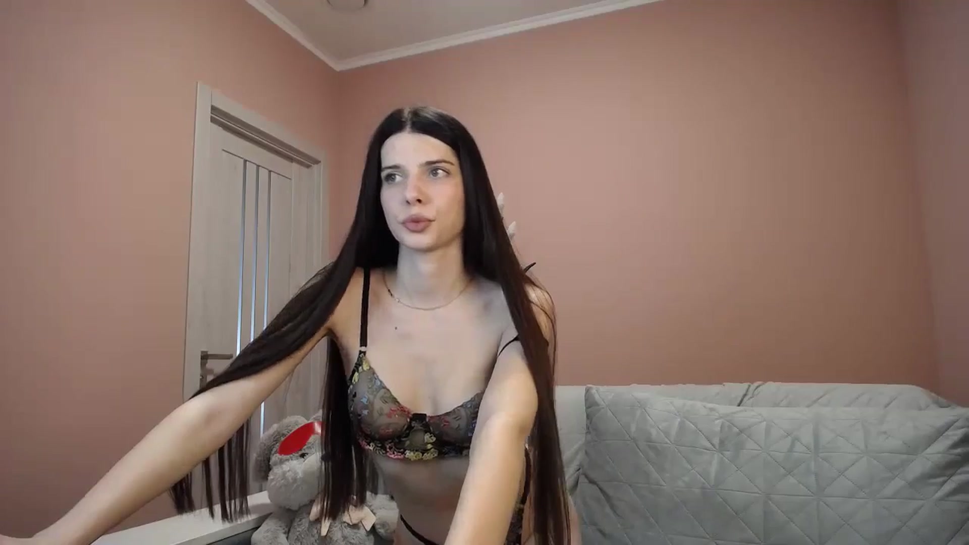 Gallery image thumbnail from SaraRich's myfreecams stream on, 05/10/2024, 08:26 image 14 of 20