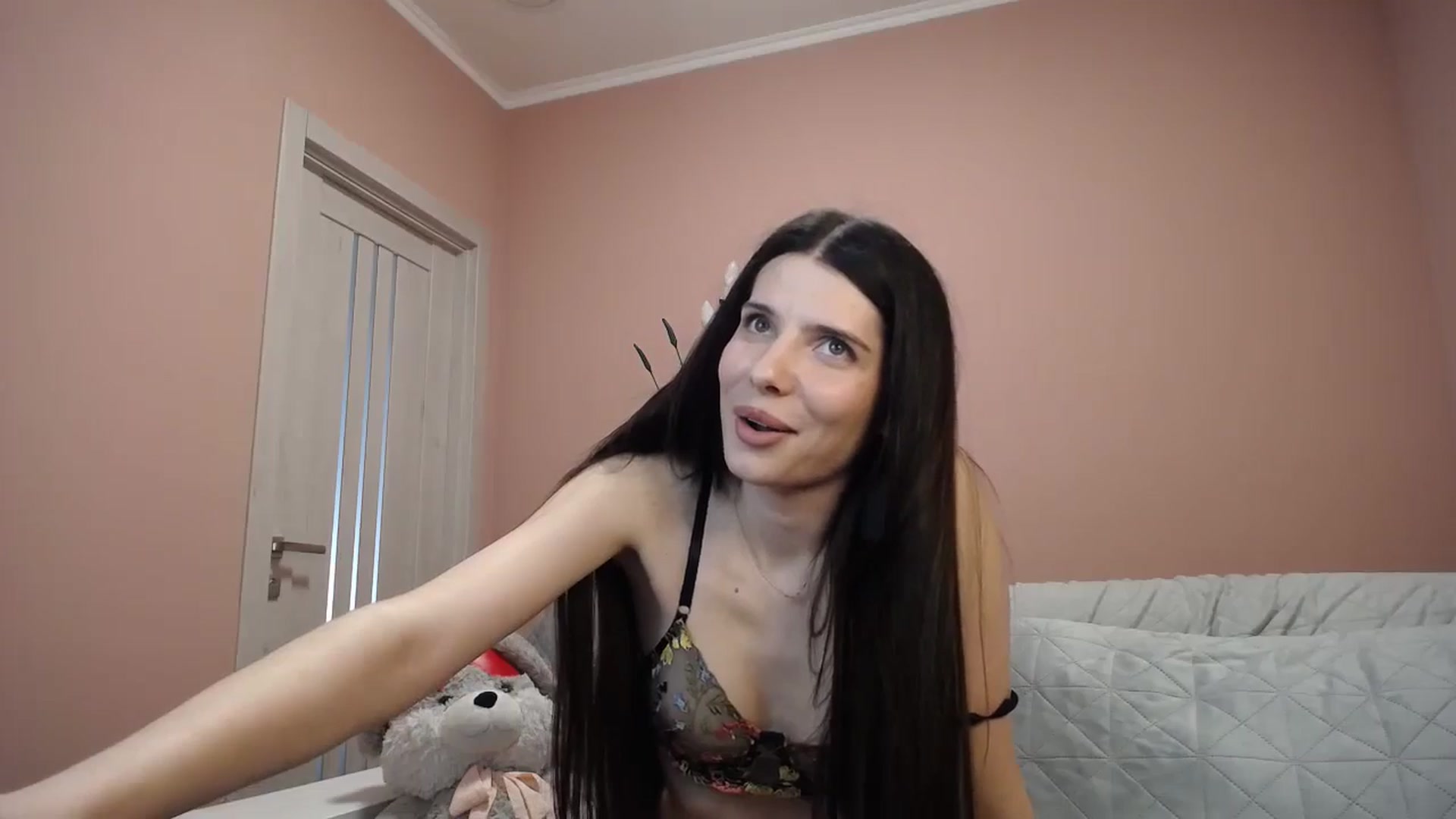 Gallery image thumbnail from SaraRich's myfreecams stream on, 05/10/2024, 10:46 image 4 of 20