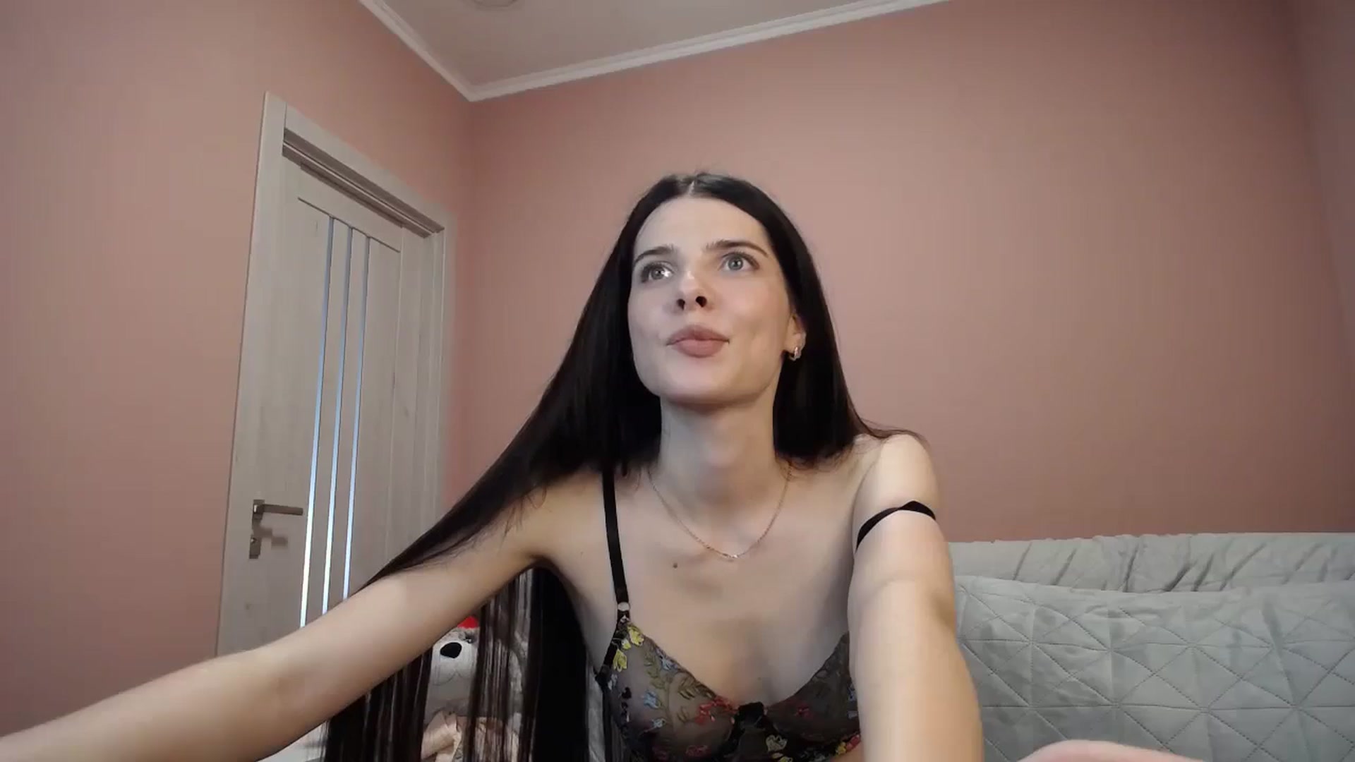 Gallery image thumbnail from SaraRich's myfreecams stream on, 05/10/2024, 10:46 image 10 of 20