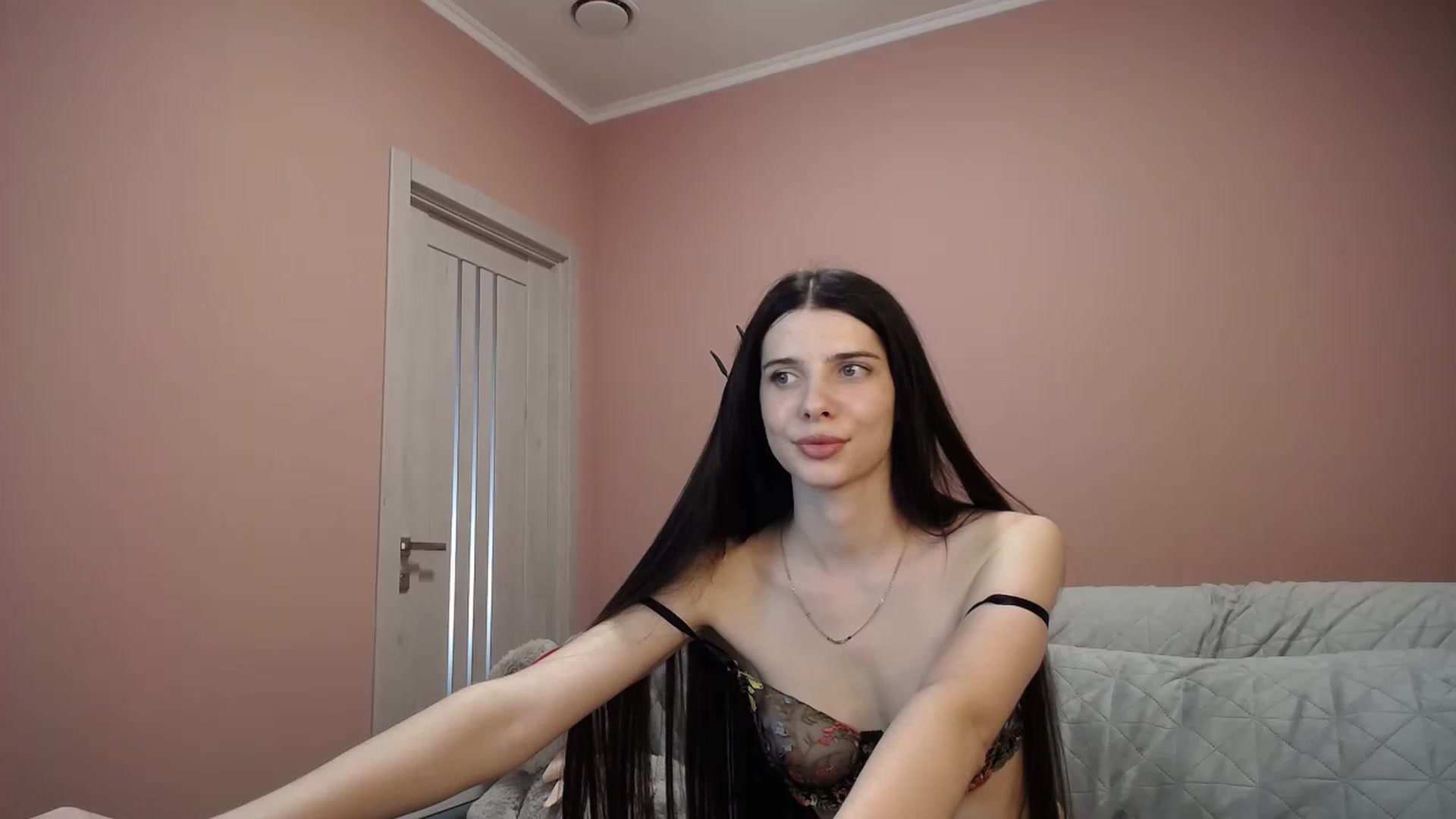 Gallery image thumbnail from SaraRich's myfreecams stream on, 05/10/2024, 12:39 image 18 of 20