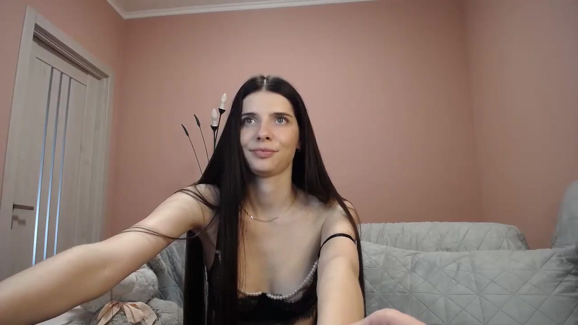 Gallery image thumbnail from SaraRich's myfreecams stream on, 05/12/2024, 13:02 image 9 of 20