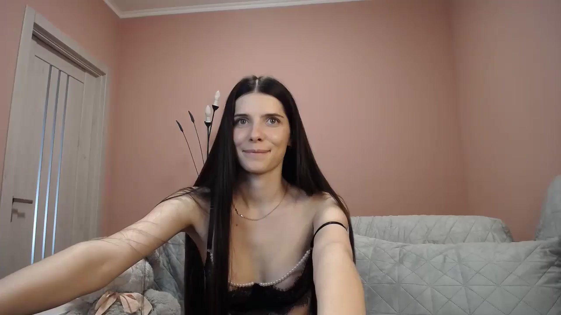 Gallery image thumbnail from SaraRich's myfreecams stream on, 05/12/2024, 13:02 image 5 of 20