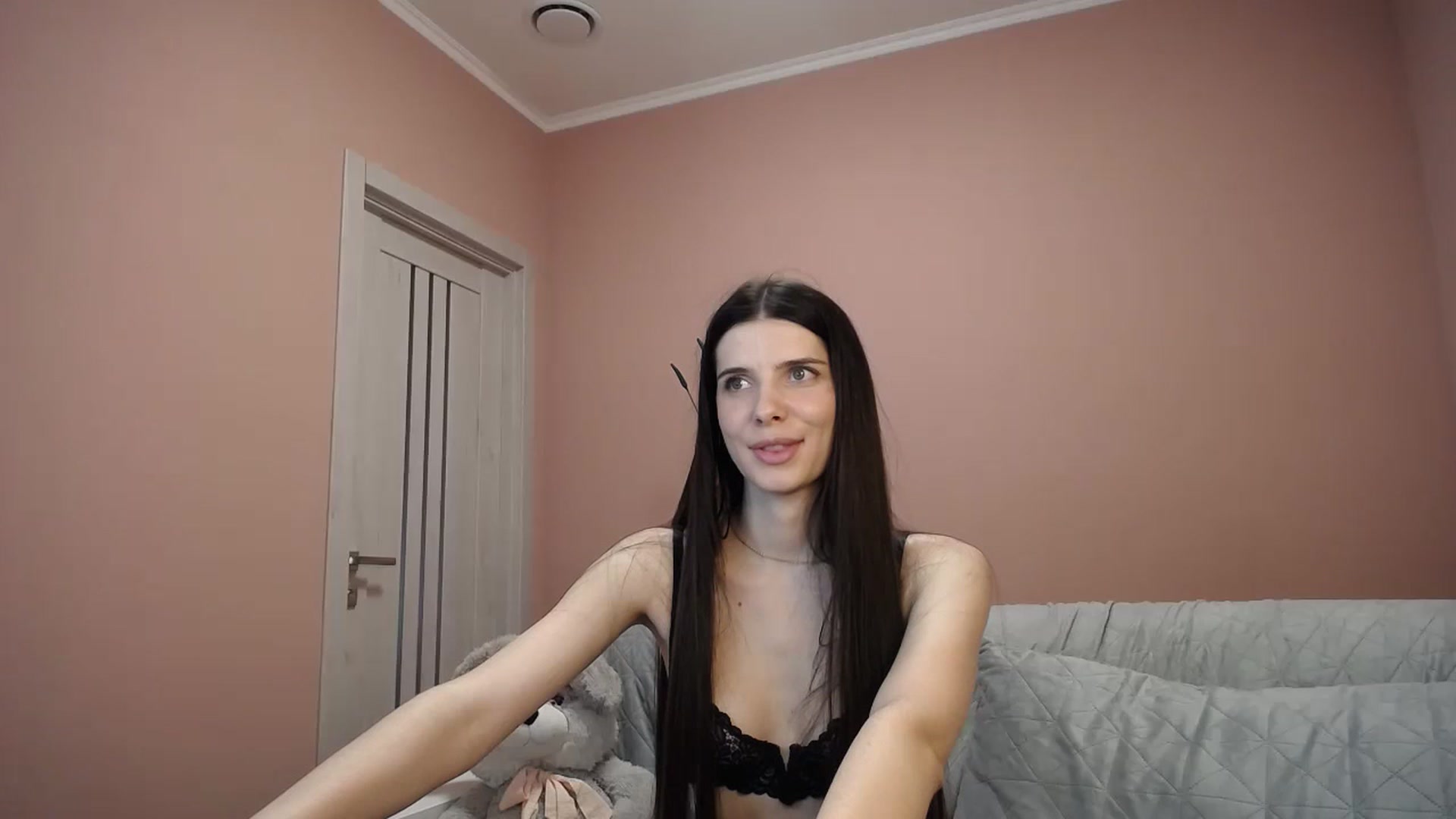 Gallery image thumbnail from SaraRich's myfreecams stream on, 05/15/2024, 13:45 image 13 of 20