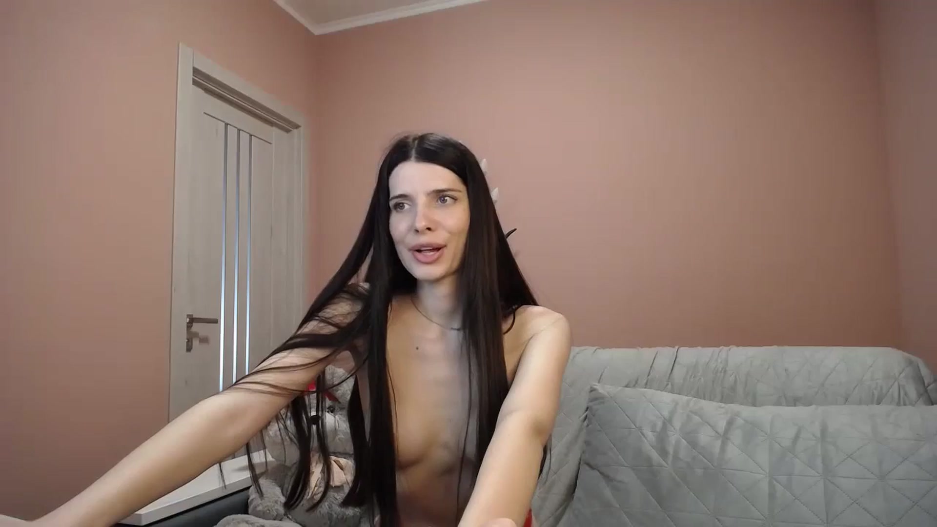 Gallery image thumbnail from SaraRich's myfreecams stream on, 05/17/2024, 12:46 image 14 of 20