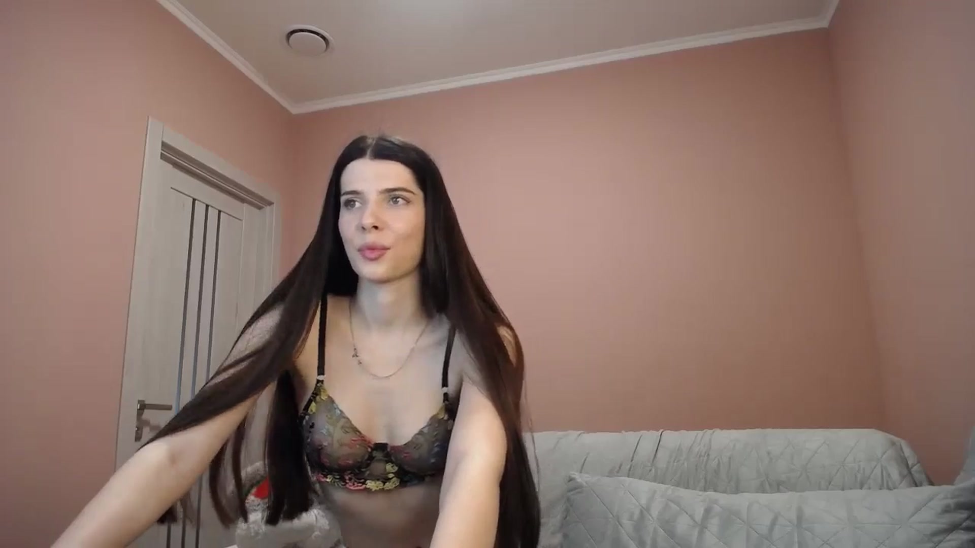 Gallery image thumbnail from SaraRich's myfreecams stream on, 05/18/2024, 08:27 image 10 of 20