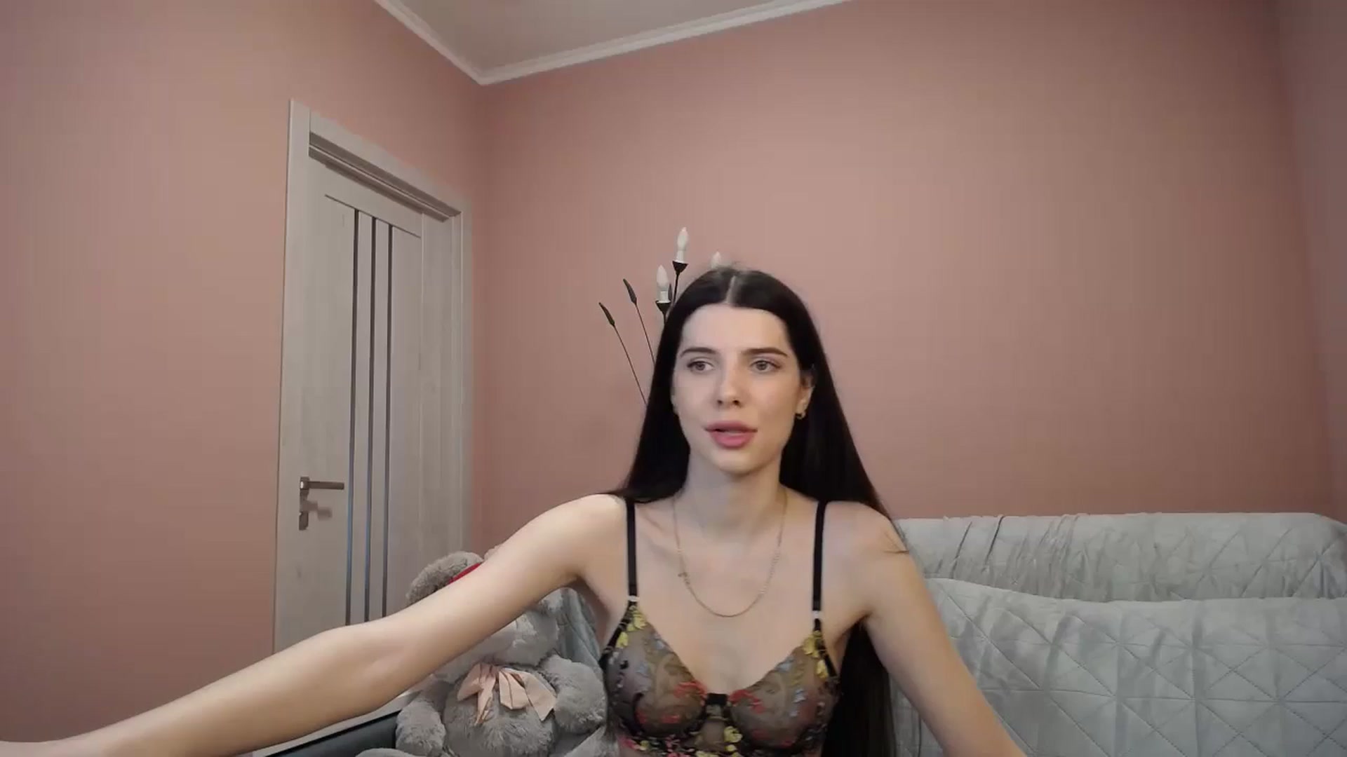 Gallery image thumbnail from SaraRich's myfreecams stream on, 05/18/2024, 08:27 image 1 of 20