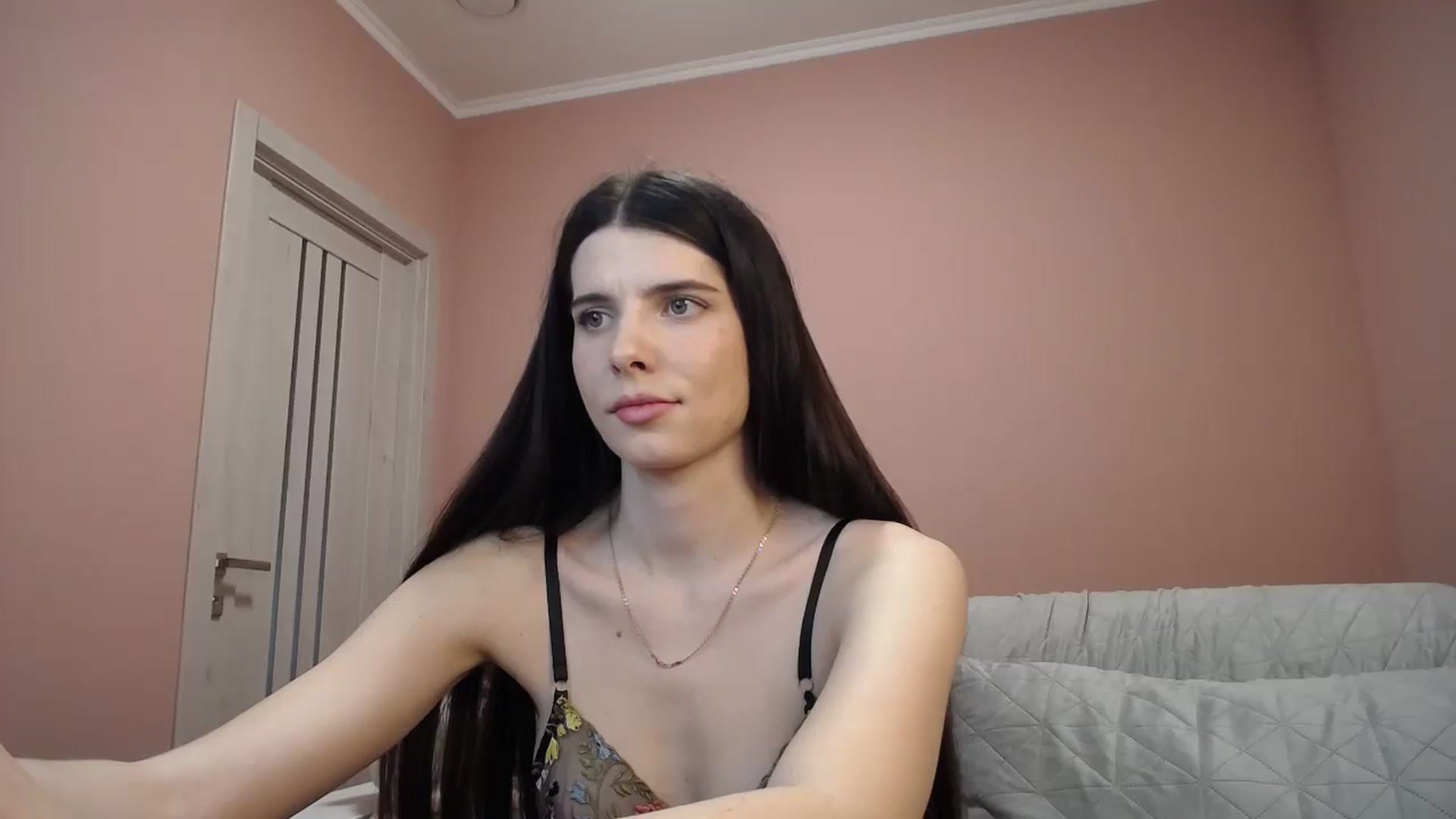 Gallery image thumbnail from SaraRich's myfreecams stream on, 05/18/2024, 11:09 image 3 of 20
