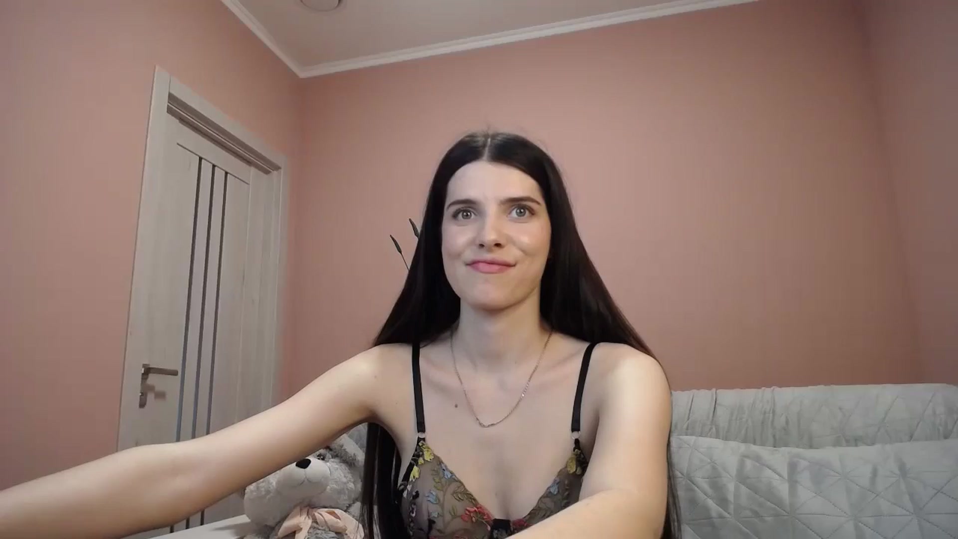 Gallery image thumbnail from SaraRich's myfreecams stream on, 05/18/2024, 11:09 image 1 of 20