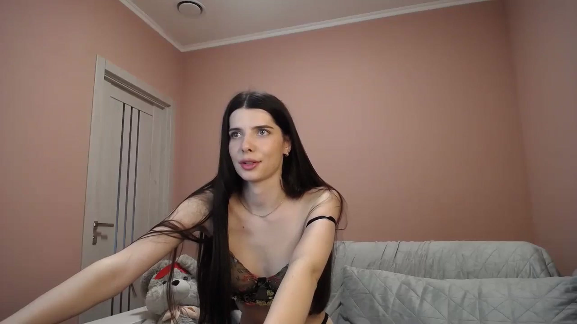 Gallery image thumbnail from SaraRich's myfreecams stream on, 05/18/2024, 11:31 image 4 of 20