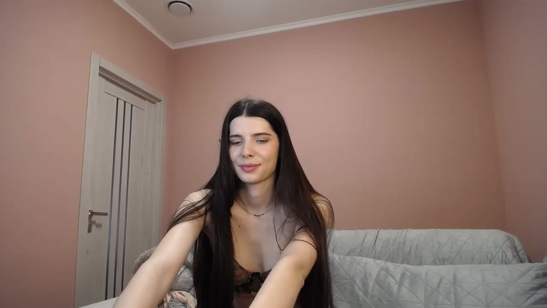 Gallery image thumbnail from SaraRich's myfreecams stream on, 05/18/2024, 11:31 image 10 of 20
