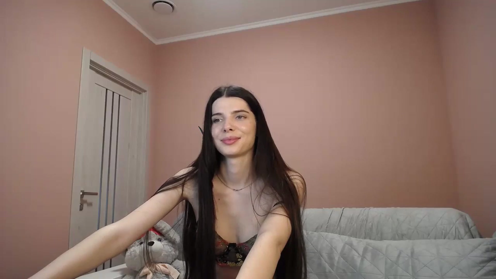 Gallery image thumbnail from SaraRich's myfreecams stream on, 05/18/2024, 11:31 image 9 of 20