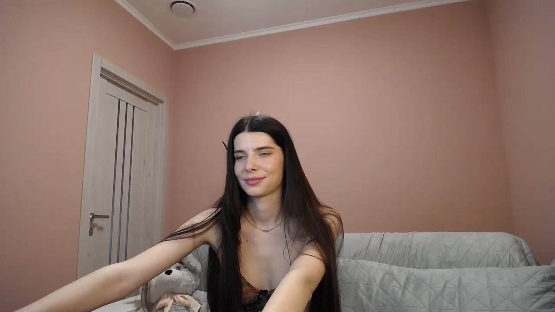 Gallery image thumbnail from SaraRich's myfreecams stream on, 05/18/2024, 11:31 image 15 of 20