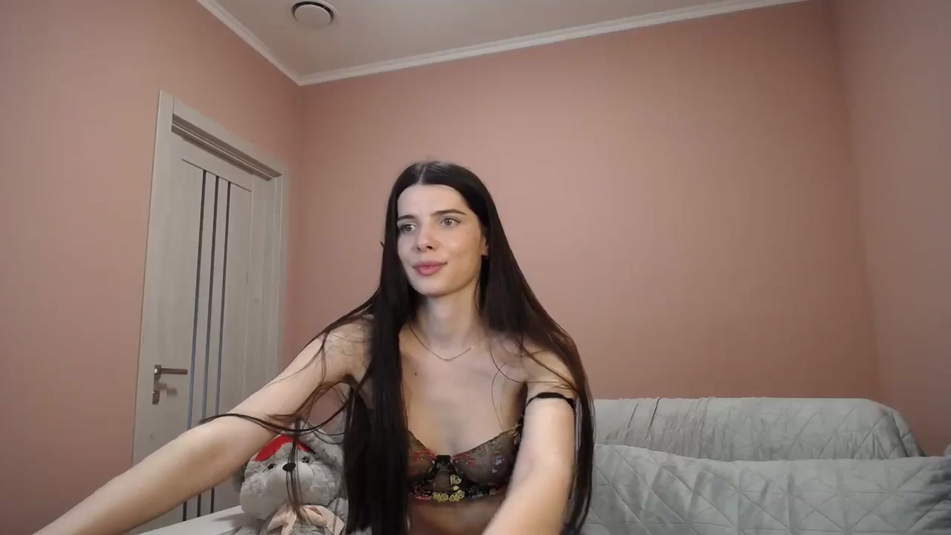 Gallery image thumbnail from SaraRich's myfreecams stream on, 05/18/2024, 11:31 image 6 of 20