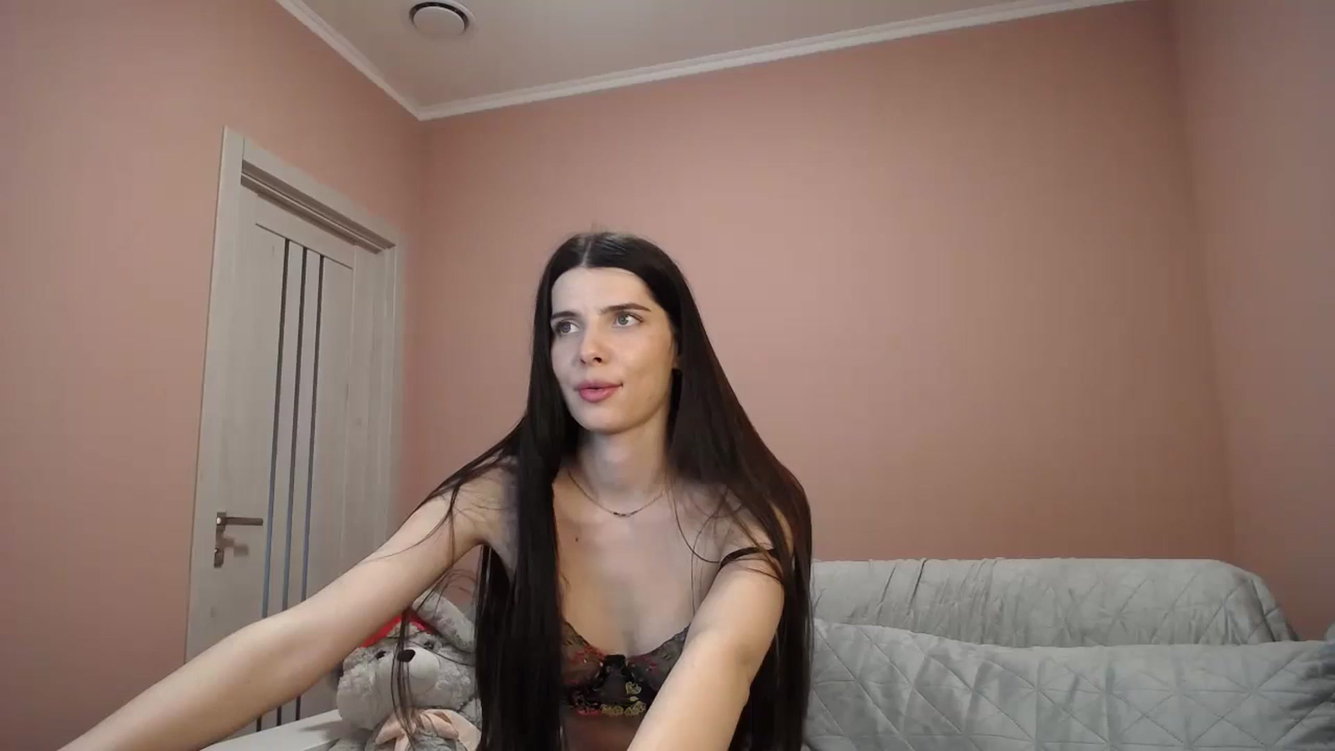 Gallery image thumbnail from SaraRich's myfreecams stream on, 05/18/2024, 11:31 image 7 of 20