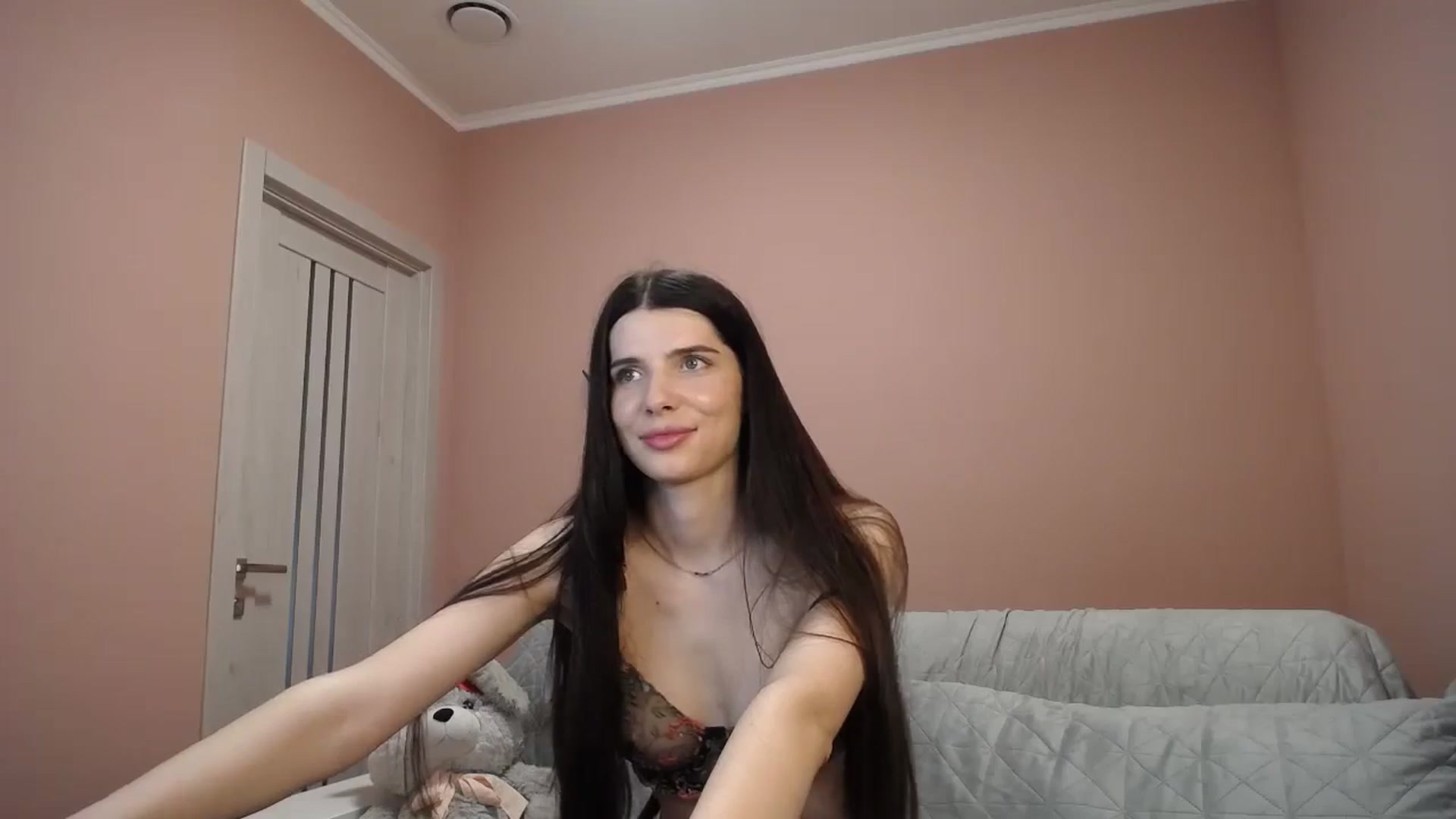 Gallery image thumbnail from SaraRich's myfreecams stream on, 05/18/2024, 11:31 image 12 of 20