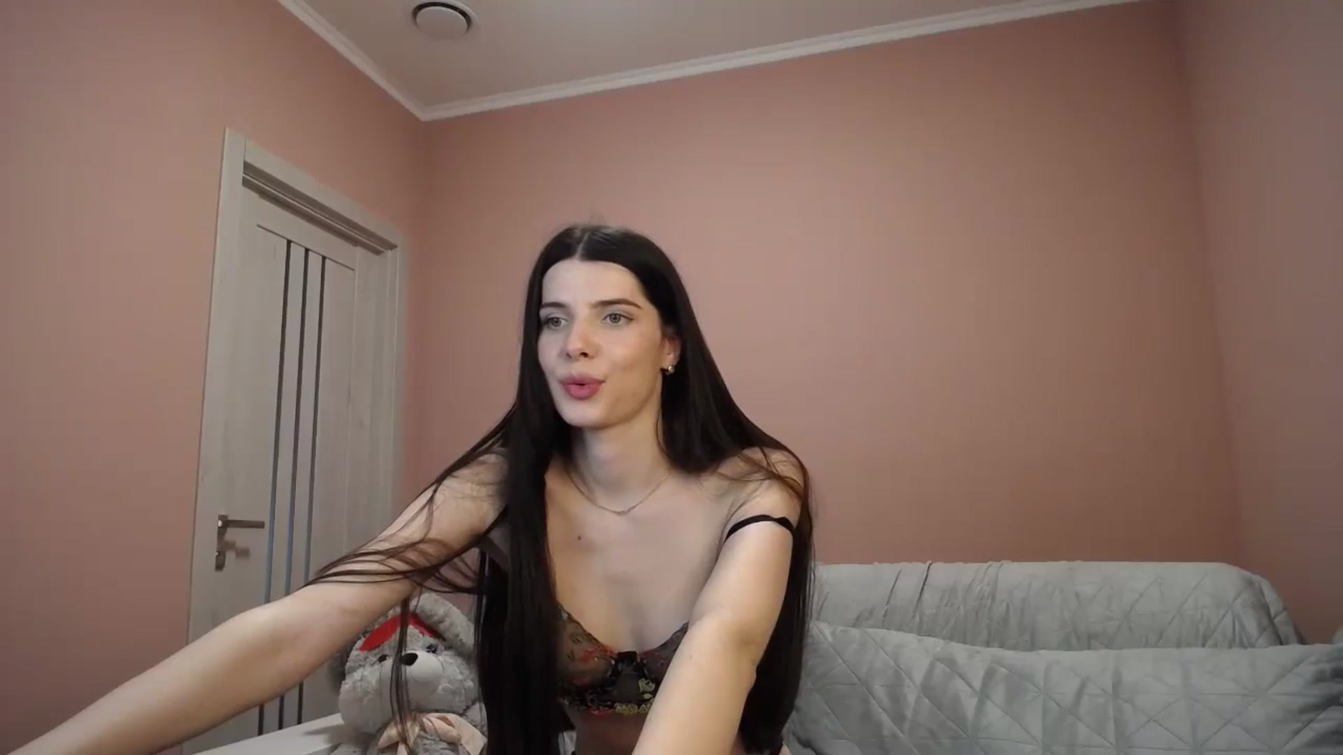 Gallery image thumbnail from SaraRich's myfreecams stream on, 05/18/2024, 11:31 image 5 of 20