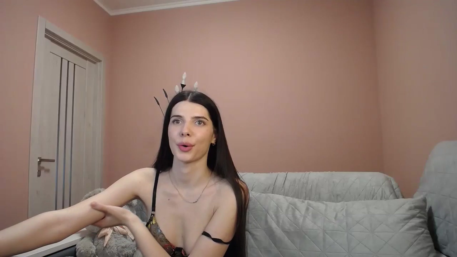 Gallery image thumbnail from SaraRich's myfreecams stream on, 05/18/2024, 12:10 image 4 of 20